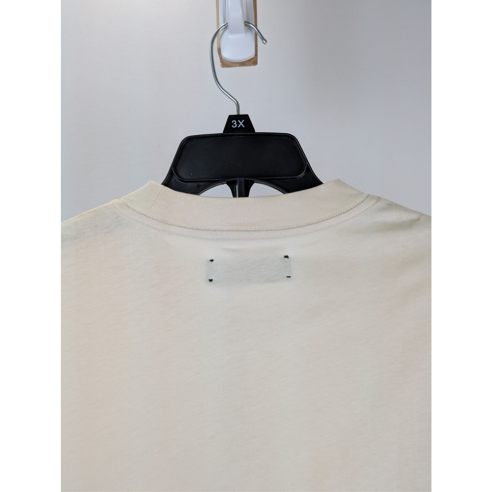 Amiri o1rshd1 Amiri Staggered Tee T-Shirt in Birch Size US XXL / EU 58 / 5 - 16 Thumbnail