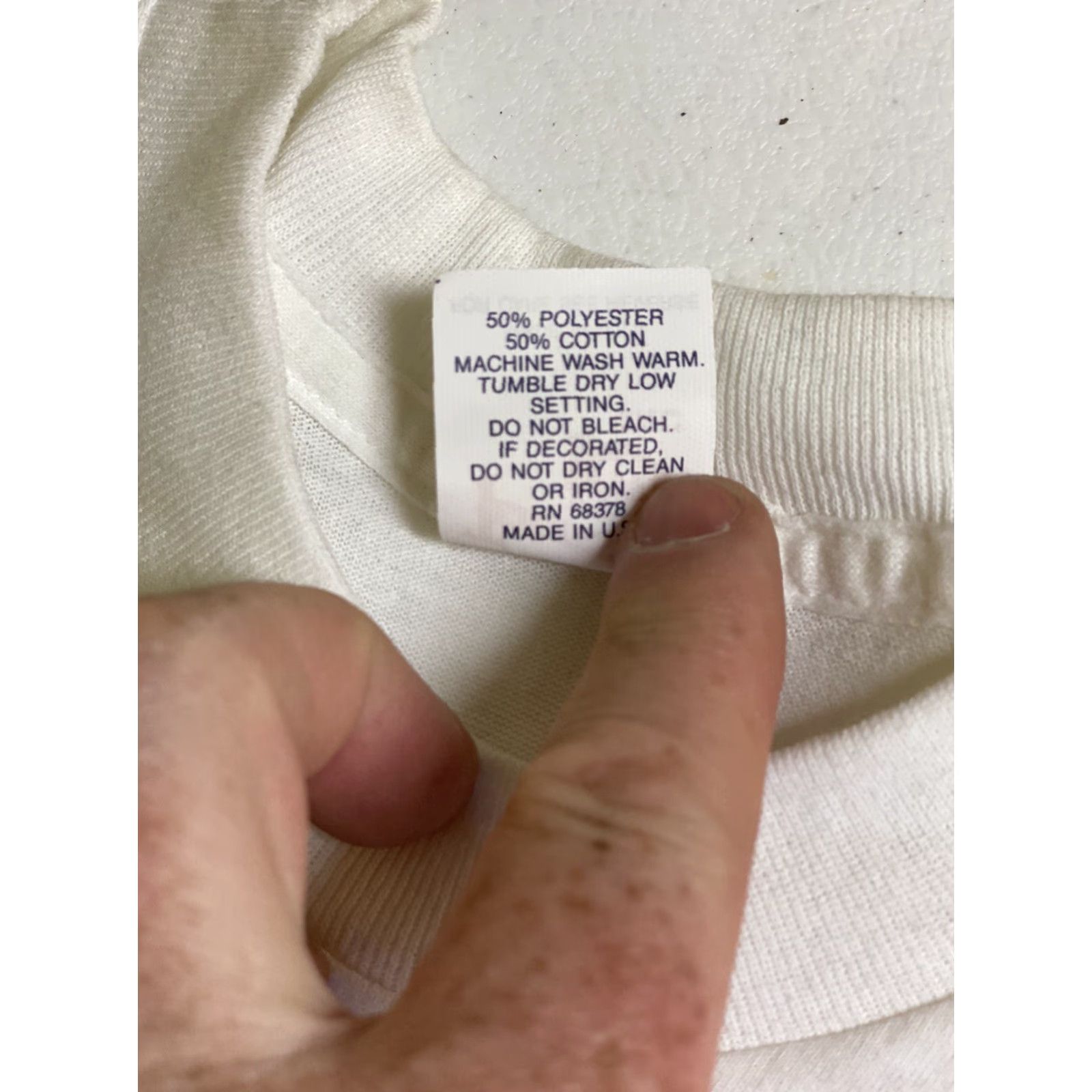 Vintage VINTAGE NOS Small Desert Storm Kuwait White Short Sleeve Tennessee T-shirt Mens Size US S / EU 44-46 / 1 - 4 Thumbnail