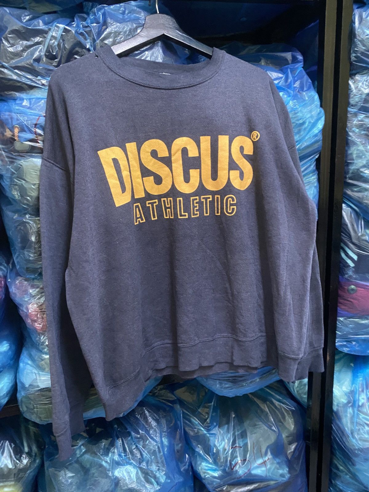 Vintage Vintage DISCUS ATHLETIC Navy Blue Heavyweight Sweatshirt Size US L / EU 52-54 / 3 - 3 Thumbnail