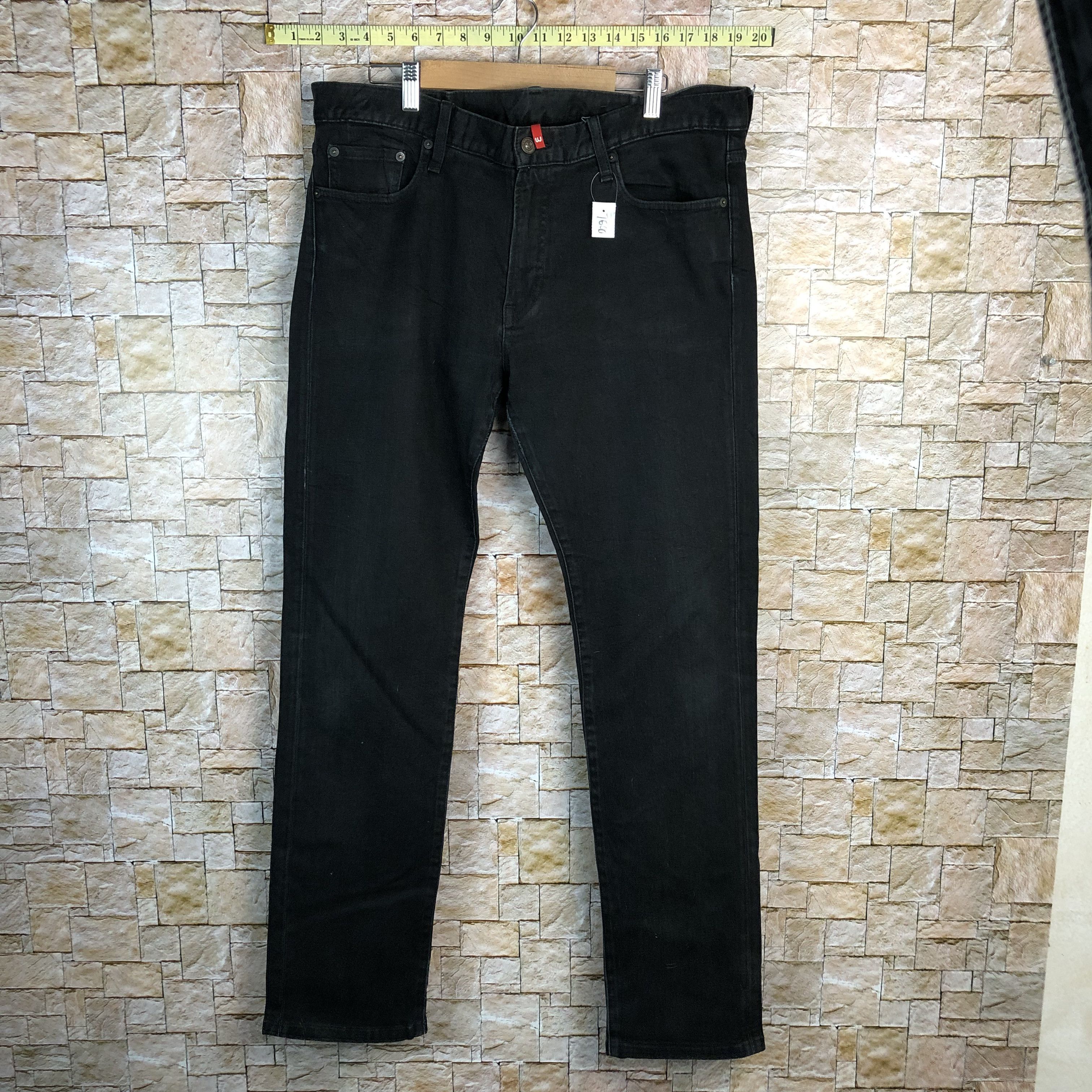 Uniqlo Uniqlo Jeans Black Denim Pants #7600 Size US 34 / EU 50 - 1 Thumbnail