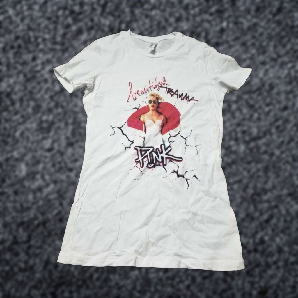Vintage Womens L Pink Beautiful Trauma 2018 World Tour Band T Shirt White Concert Size L / US 10 / IT 46 - 1 Thumbnail