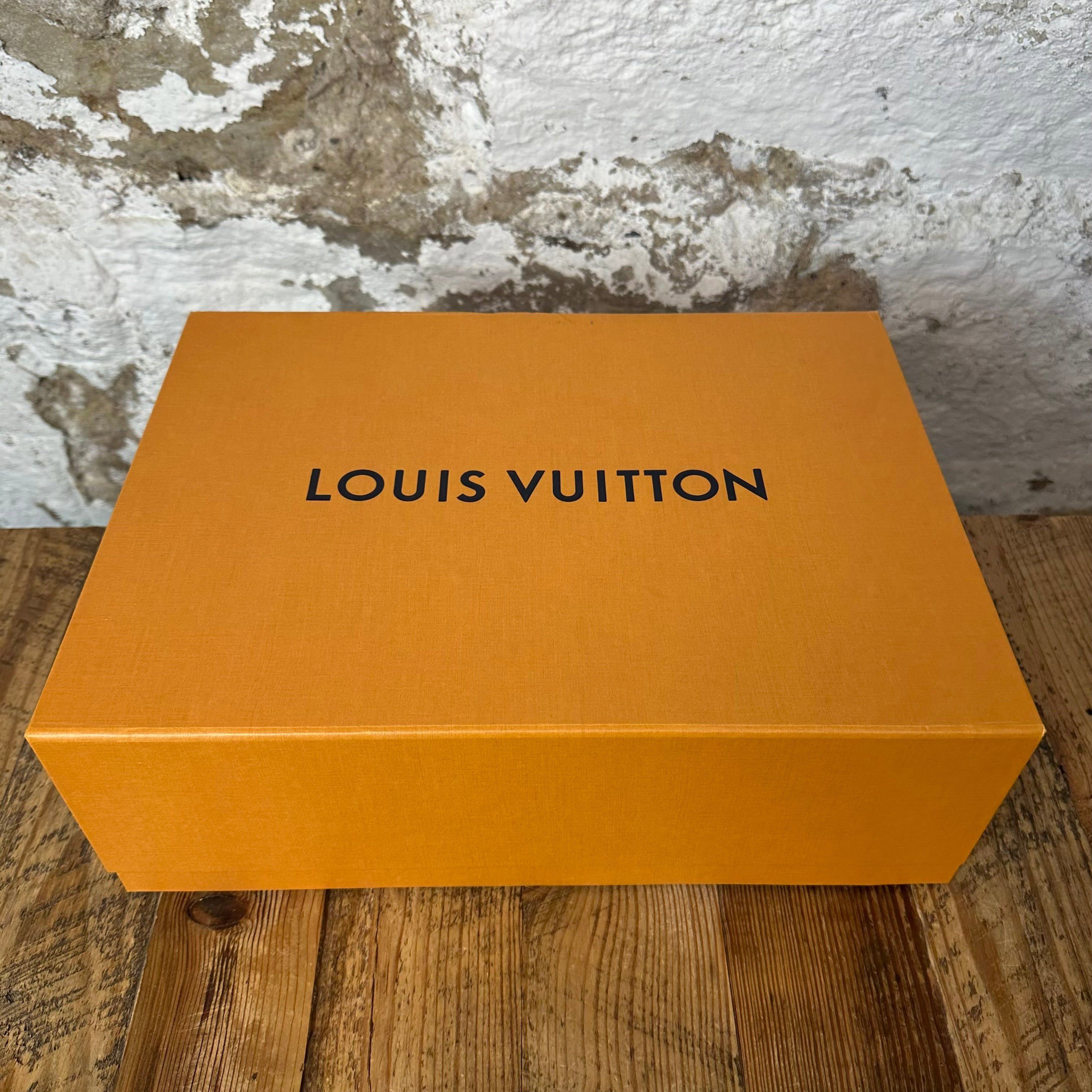 Louis Vuitton Louis Vuitton Red Letter White Trainer Sneaker Sz 8 (6.5LV) Size US 8 / EU 41 - 8 Thumbnail