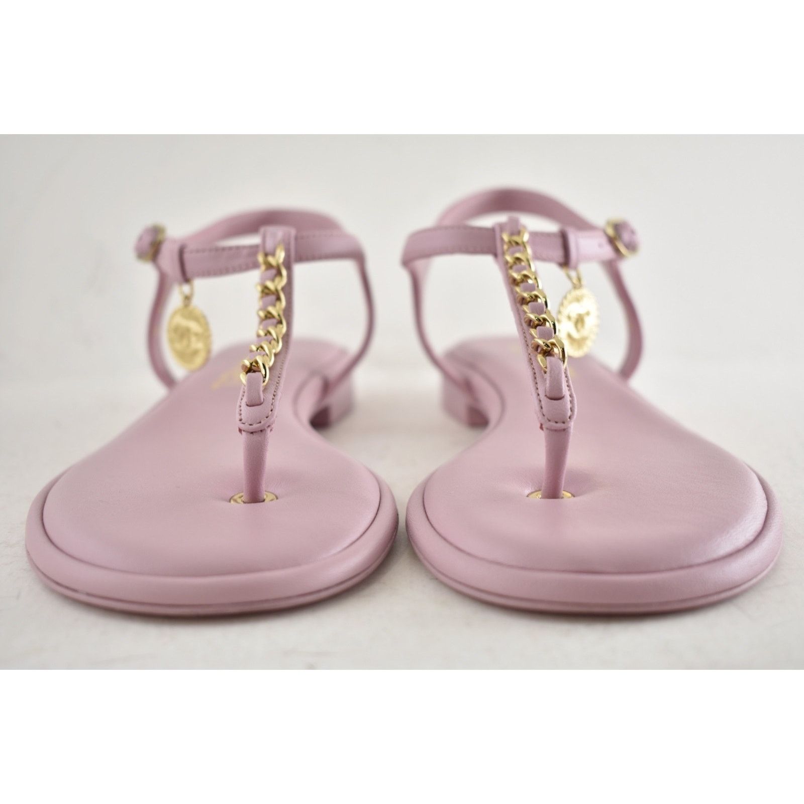 Chanel Chanel Lilac Pink Gold Chain Flat Thong Sandal 39.5 Size US 9.5 / IT 39.5 - 8 Thumbnail