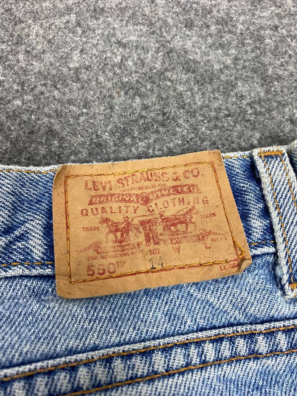 Levi's vintage levis 550 relaxed fit lightwash denim Size US 27 - 5 Thumbnail