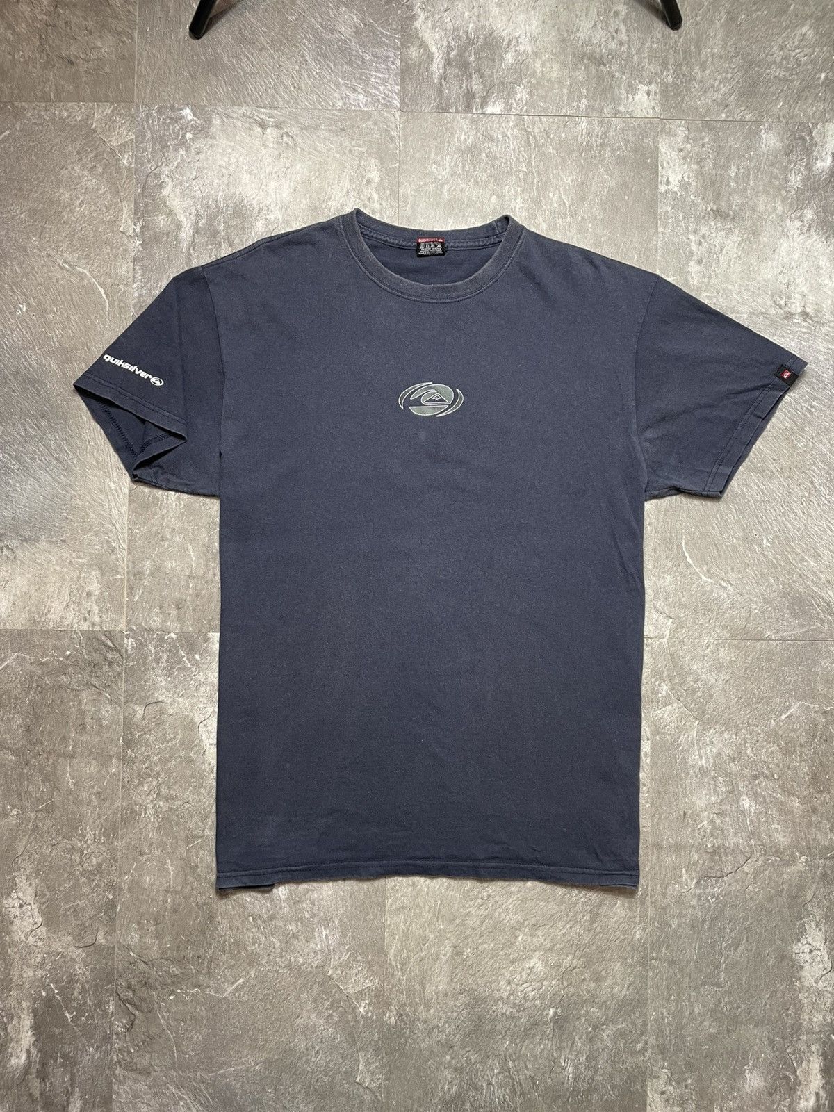 Quiksilver Vintage 90s Quiksilver Center Logo Surf Big Logo Graphic Size US L / EU 52-54 / 3 - 3 Thumbnail