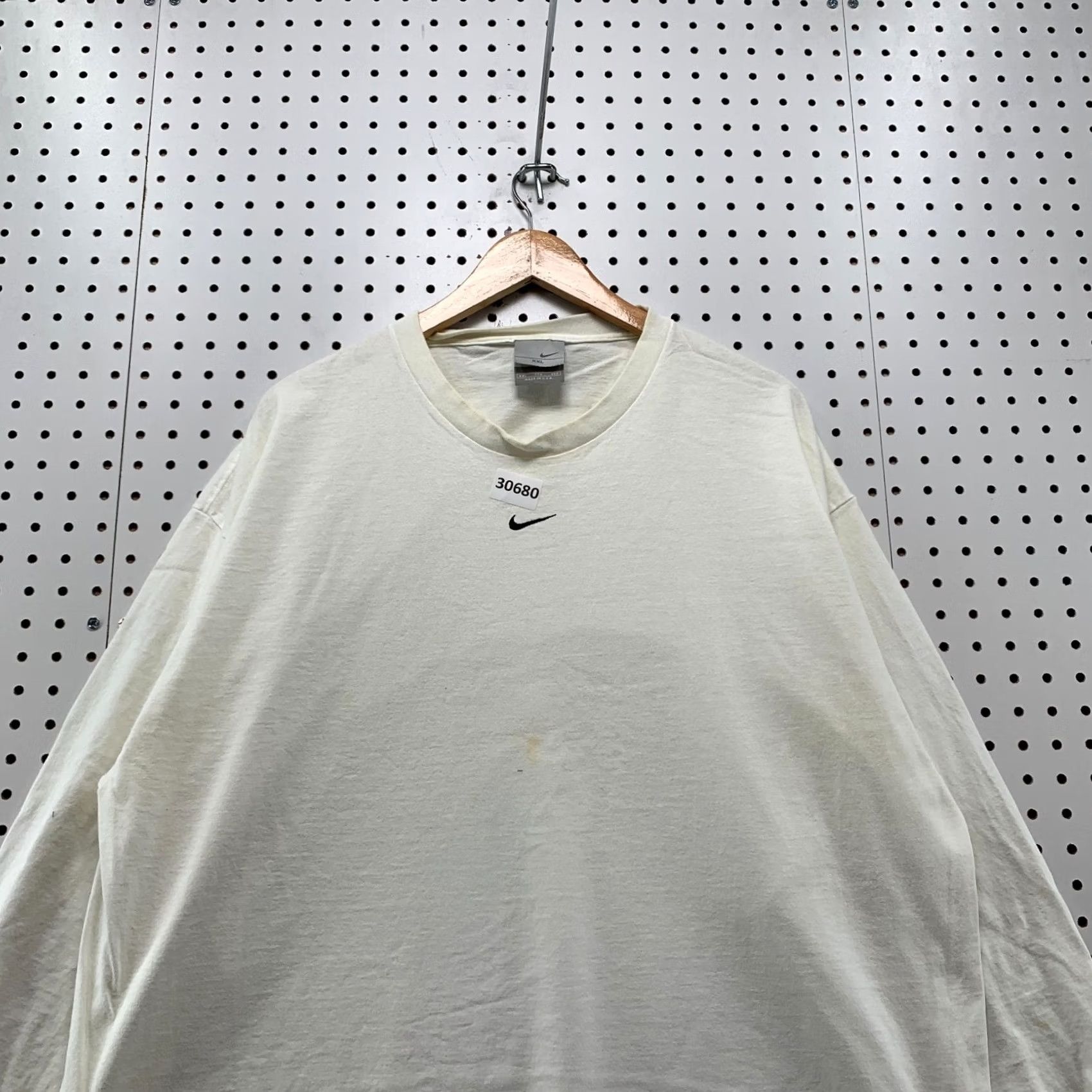 Nike VINTAGE Nike Center Shirt Mens 2XL Embroidered Center Swoosh White USA T-Shirt Size US XXL / EU 58 / 5 - 5 Thumbnail