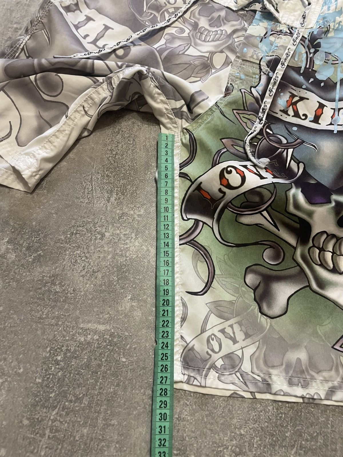 Ed Hardy × Vintage Vintage Ed Hardy Skulls Y2K Shorts Size US 32 / EU 48 - 21 Thumbnail