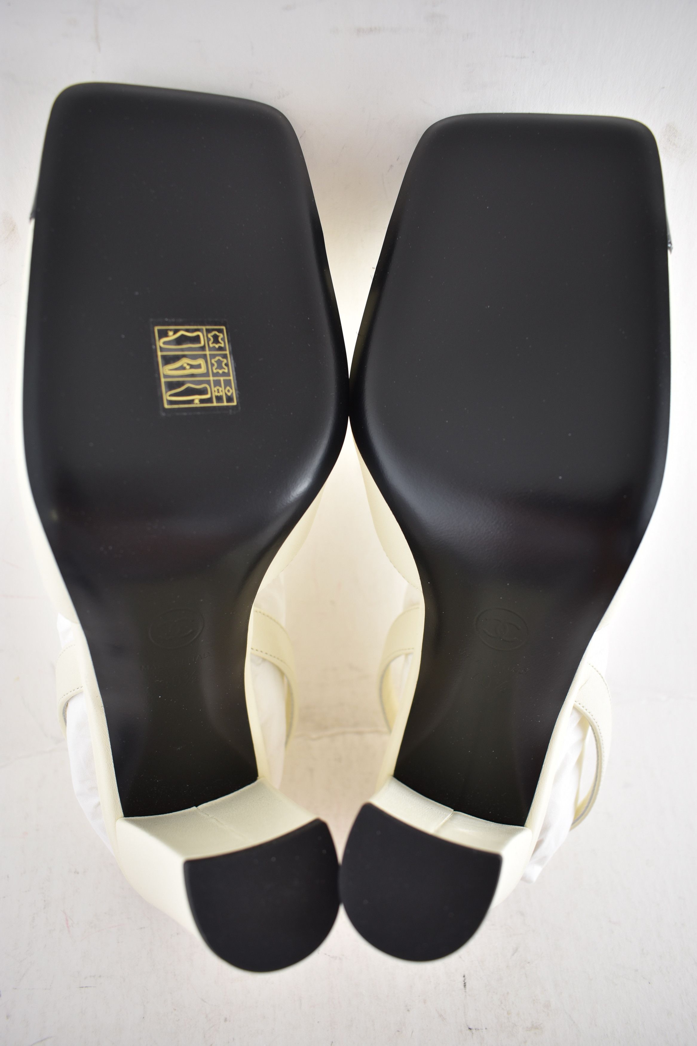 Chanel 26S Blazy Ivory Black Square Slingback Block Heel Pump 40.5 Size US 10.5 / IT 40.5 - 22 Thumbnail