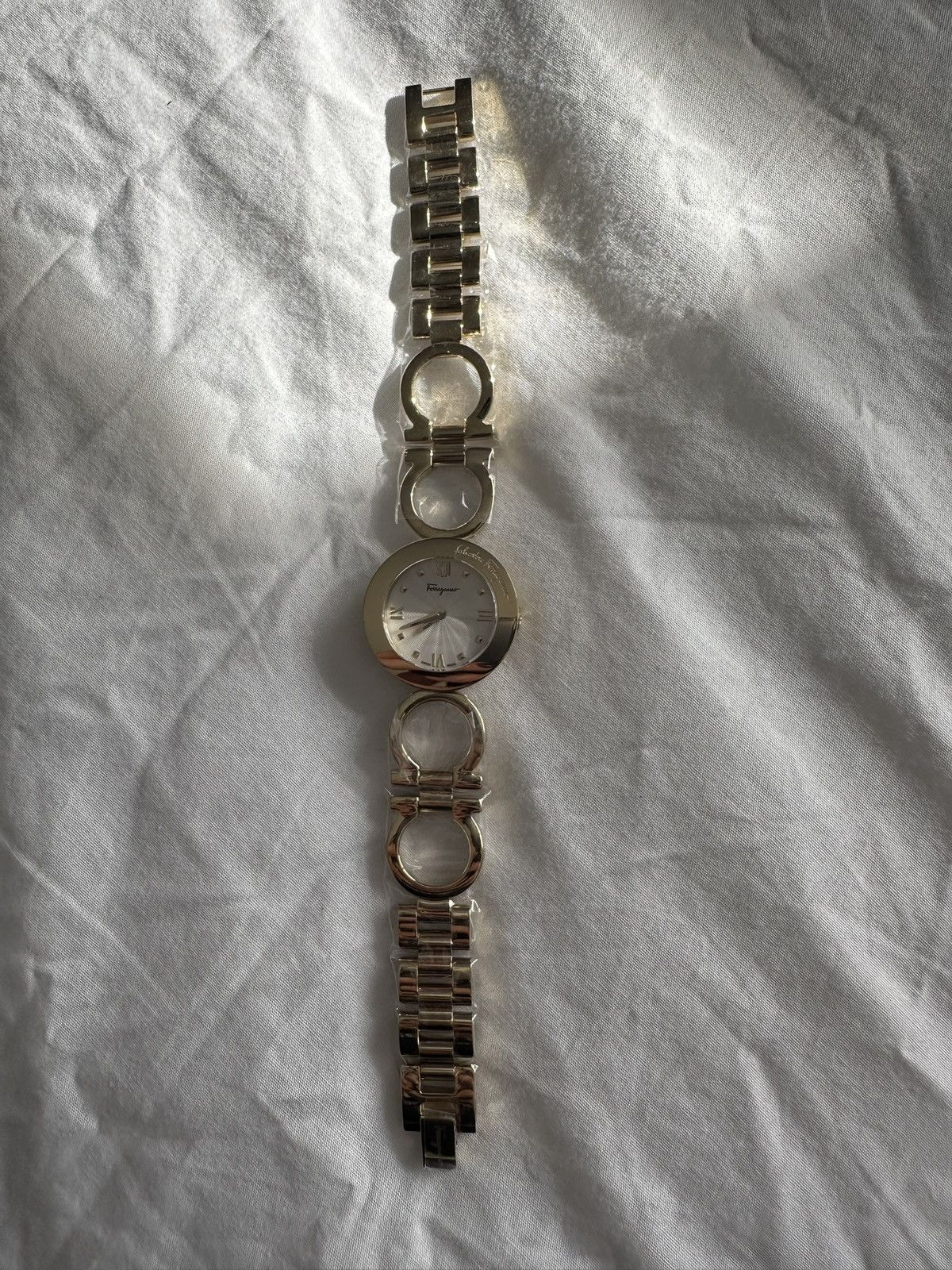Salvatore Ferragamo Salavtore Ferragamo Gold Watch Size ONE SIZE - 4 Thumbnail