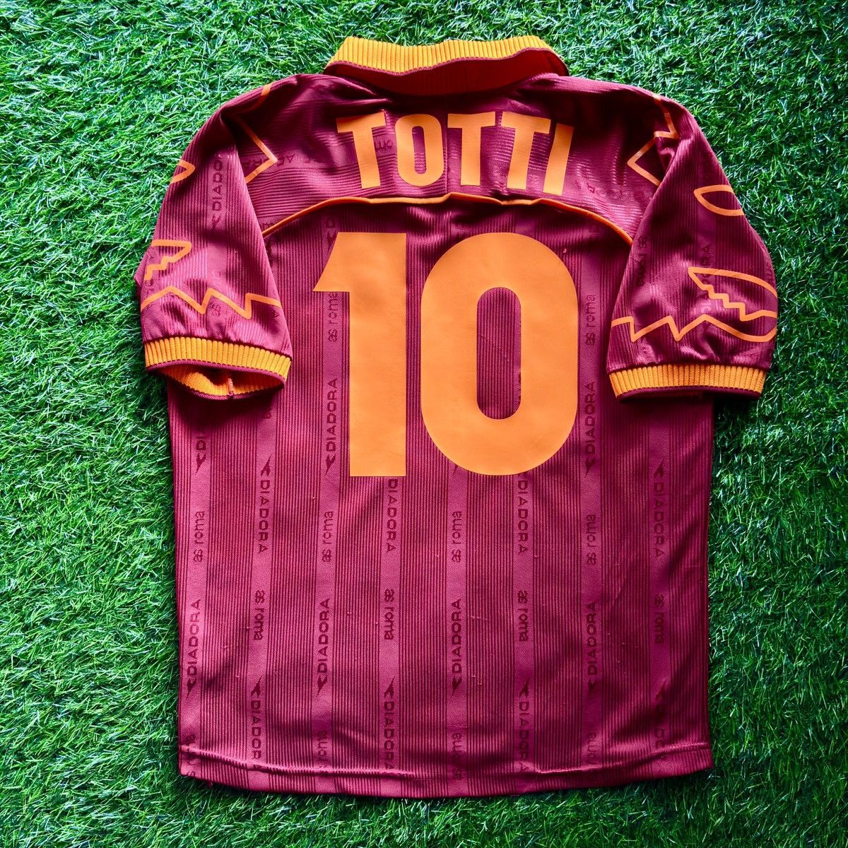 Diadora As Roma Home 1999-00 Francesco Totti #10 Soccer Jersey Size US M / EU 48-50 / 2 - 2 Thumbnail