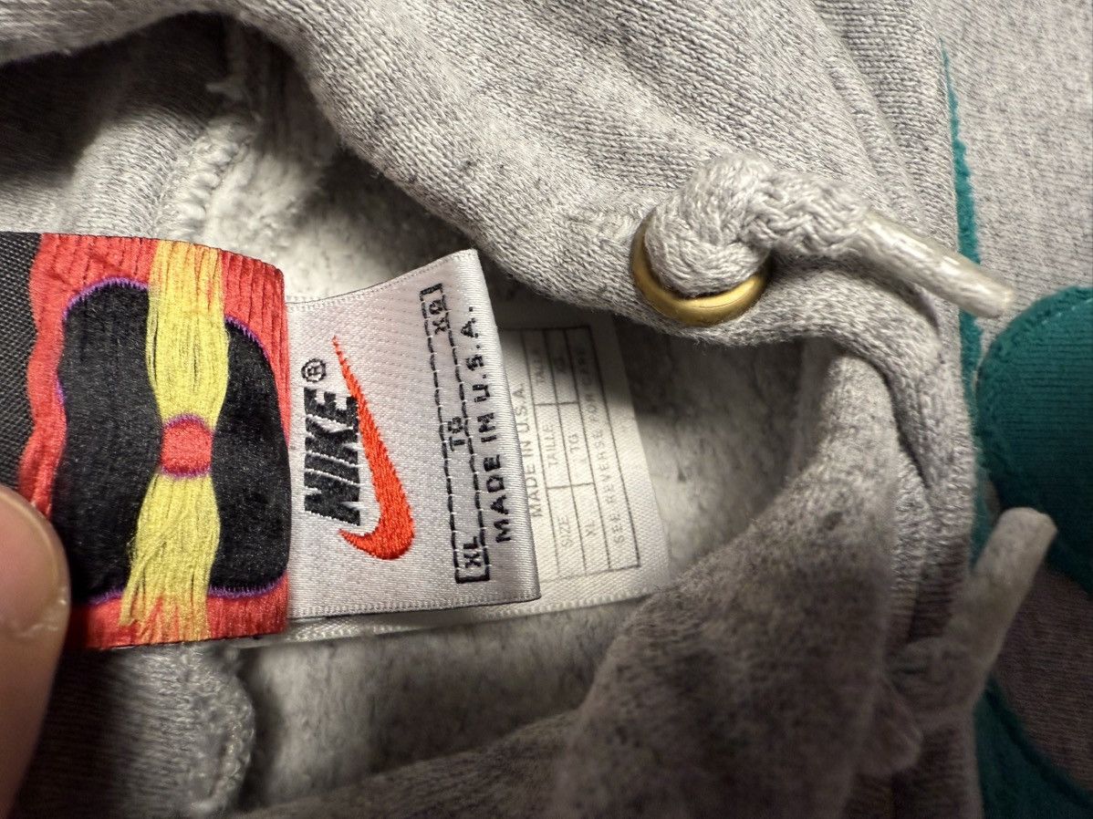 Nike Defective Garments Custom Nike Vintage Sweatshirt XL Size US XL / EU 56 / 4 - 4 Thumbnail