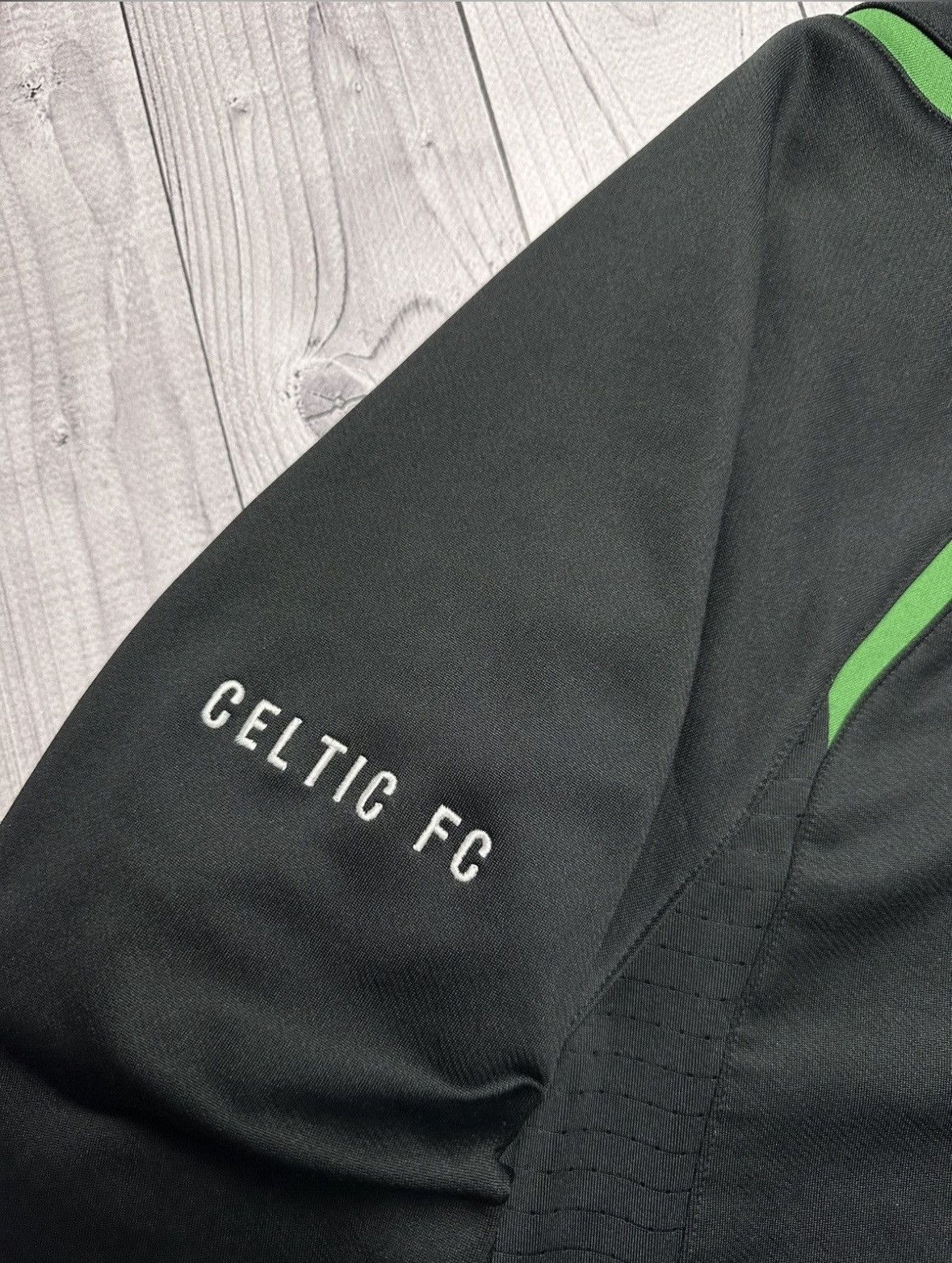 Nike Vintage Nike Celtic soccer sweatshirt size L logo Size US L / EU 52-54 / 3 - 5 Thumbnail