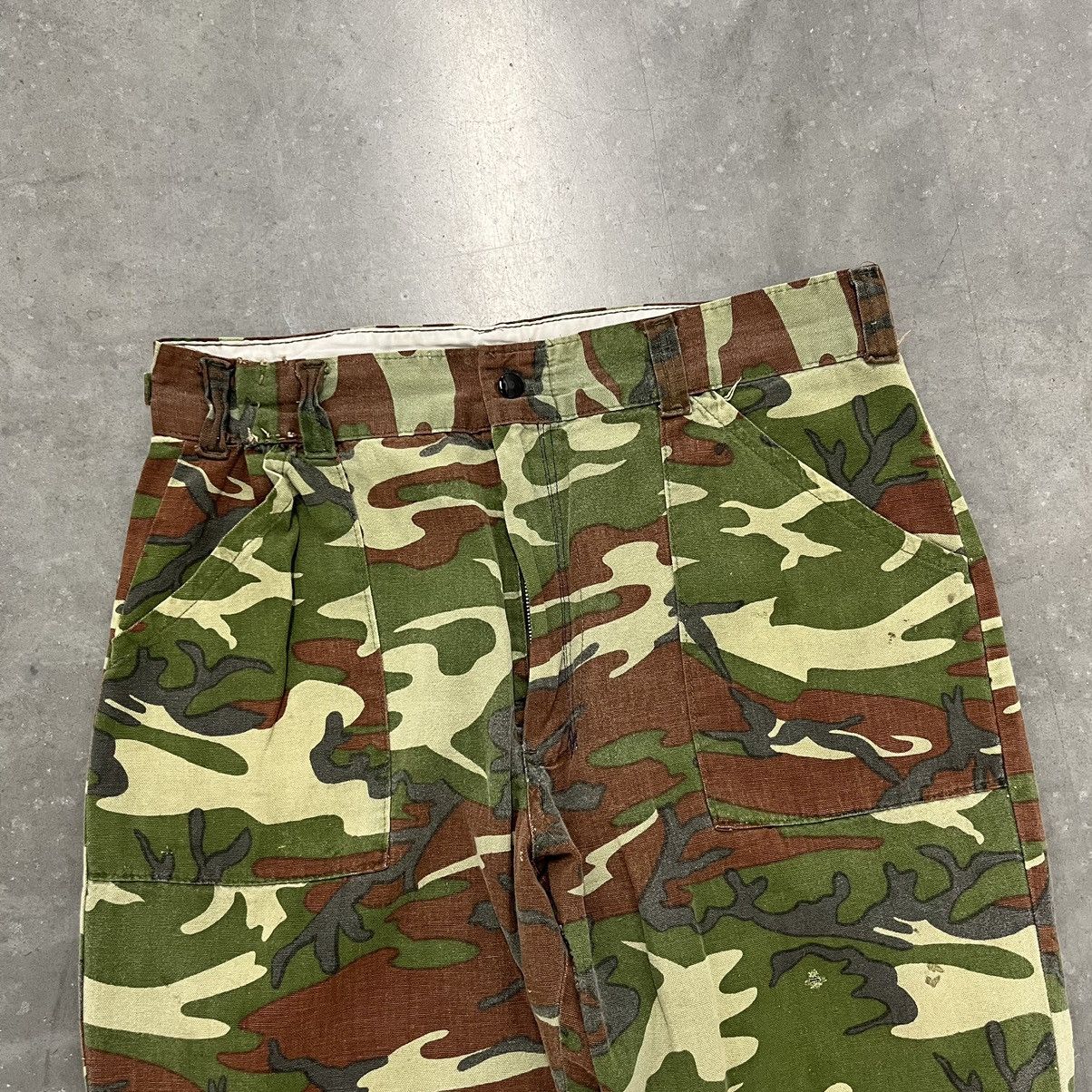 Vintage Vintage Camo Distressed Baggy Skate Work Wear Pants Size US 34 / EU 50 - 2 Thumbnail