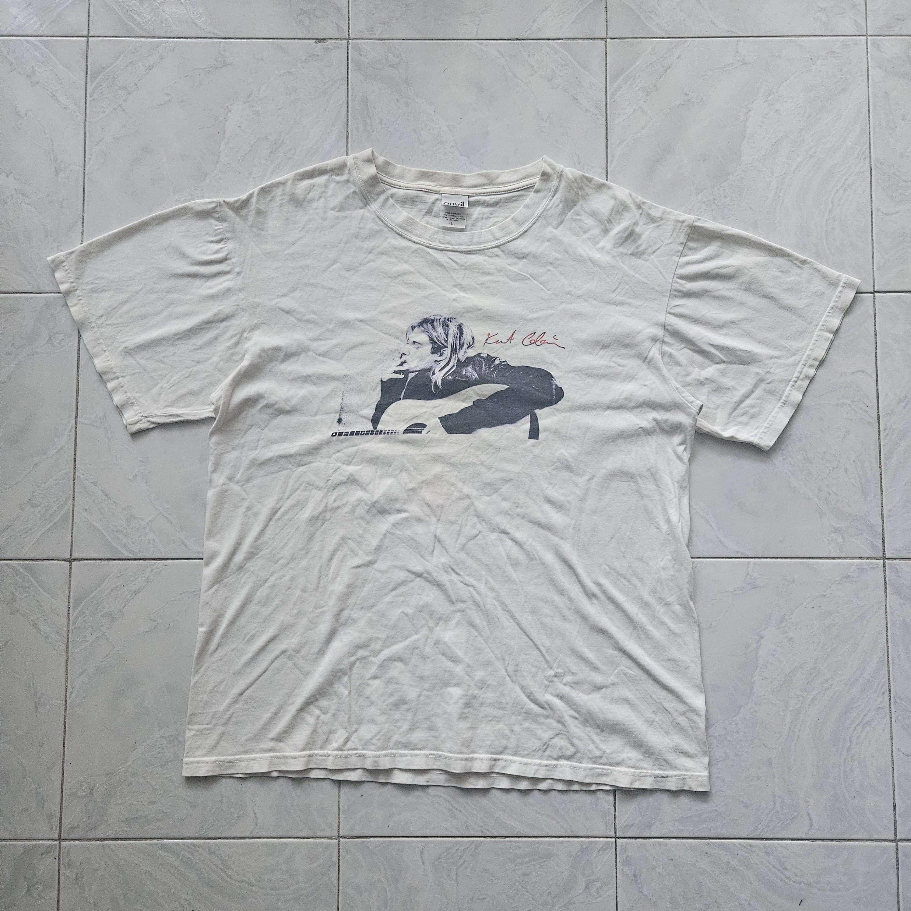 Vintage Vintage 2003 Nirvana Kurt Cobain Mustang T Shirt Size US L / EU 52-54 / 3 - 1 Thumbnail