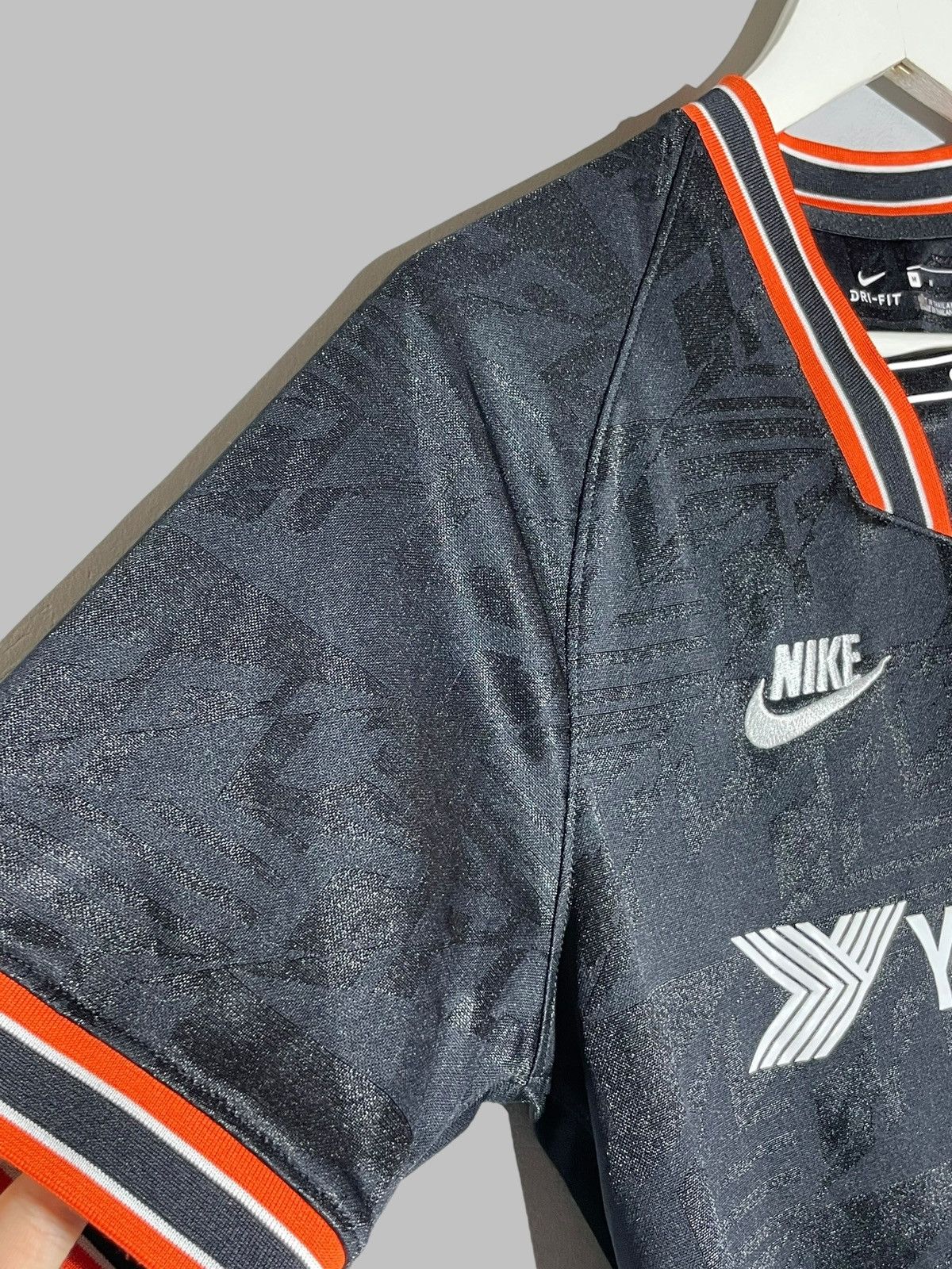 Chelsea Soccer Chelsea FC Nike 2019/20 Third Football Shirt Soccer Jersey Size US M / EU 48-50 / 2 - 3 Thumbnail
