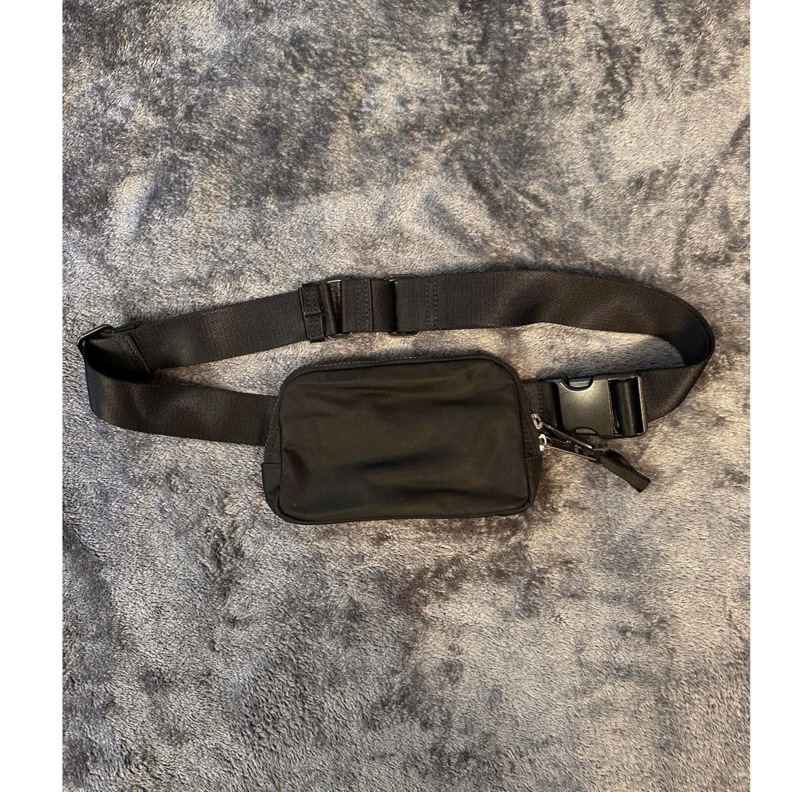 Lululemon Lululemon Belt Bag, Adjustable Strap, Zip & Buckle Closure Size ONE SIZE - 1 Thumbnail