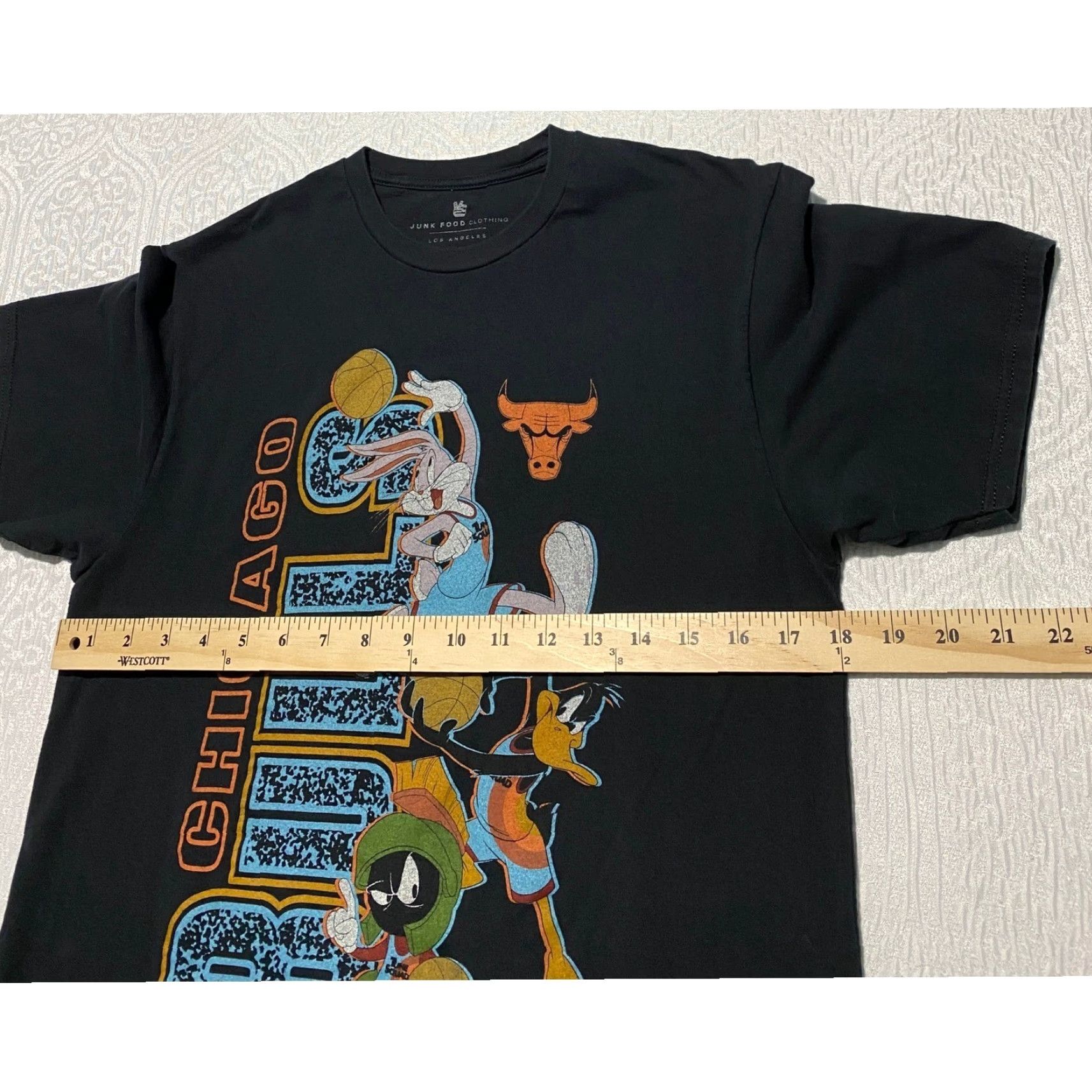 Junk Food VINTAGE Junk Food Chicago Bulls Bugs Bunny Space Jam A New Legacy T-Shirt Mens M Black Size US M / EU 48-50 / 2 - 5 Thumbnail