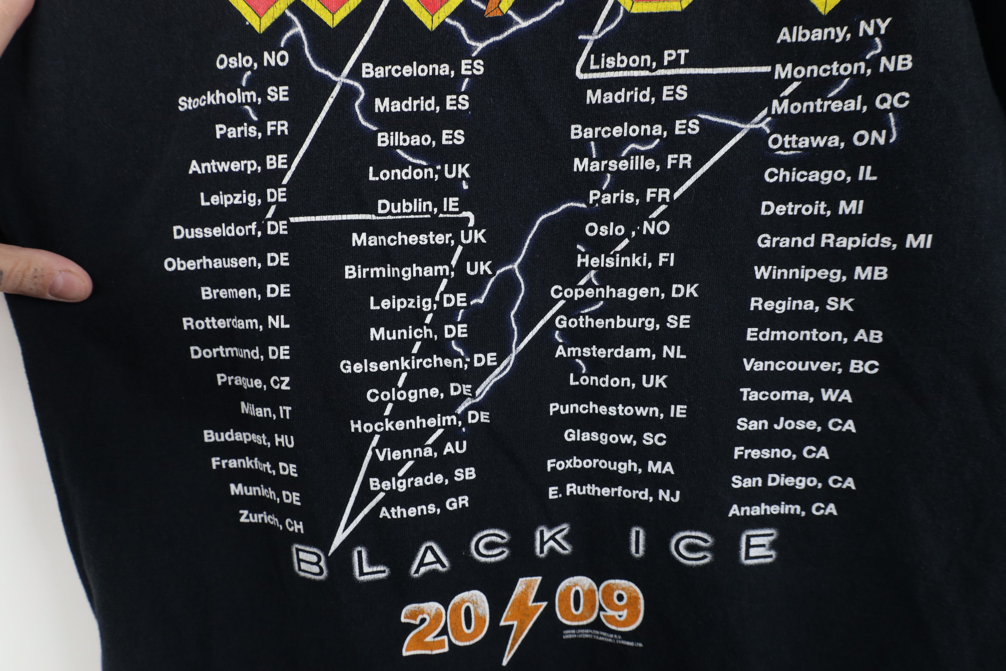 Vintage Vintage Y2K 2009 Ice World Tour ACDC Band T-Shirt Black Size US M / EU 48-50 / 2 - 12 Thumbnail