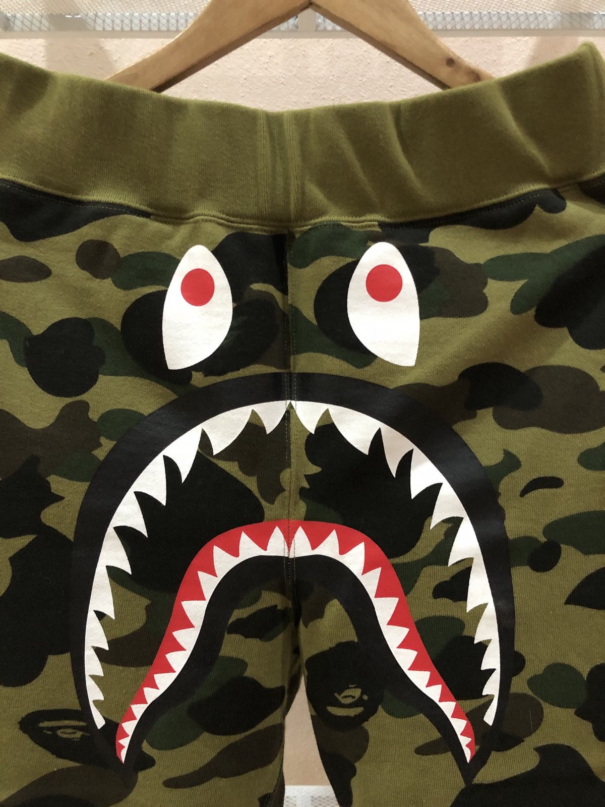 Bape A Bathing Ape 1st Camo Shark Sweatpants Size US 32 / EU 48 - 3 Thumbnail