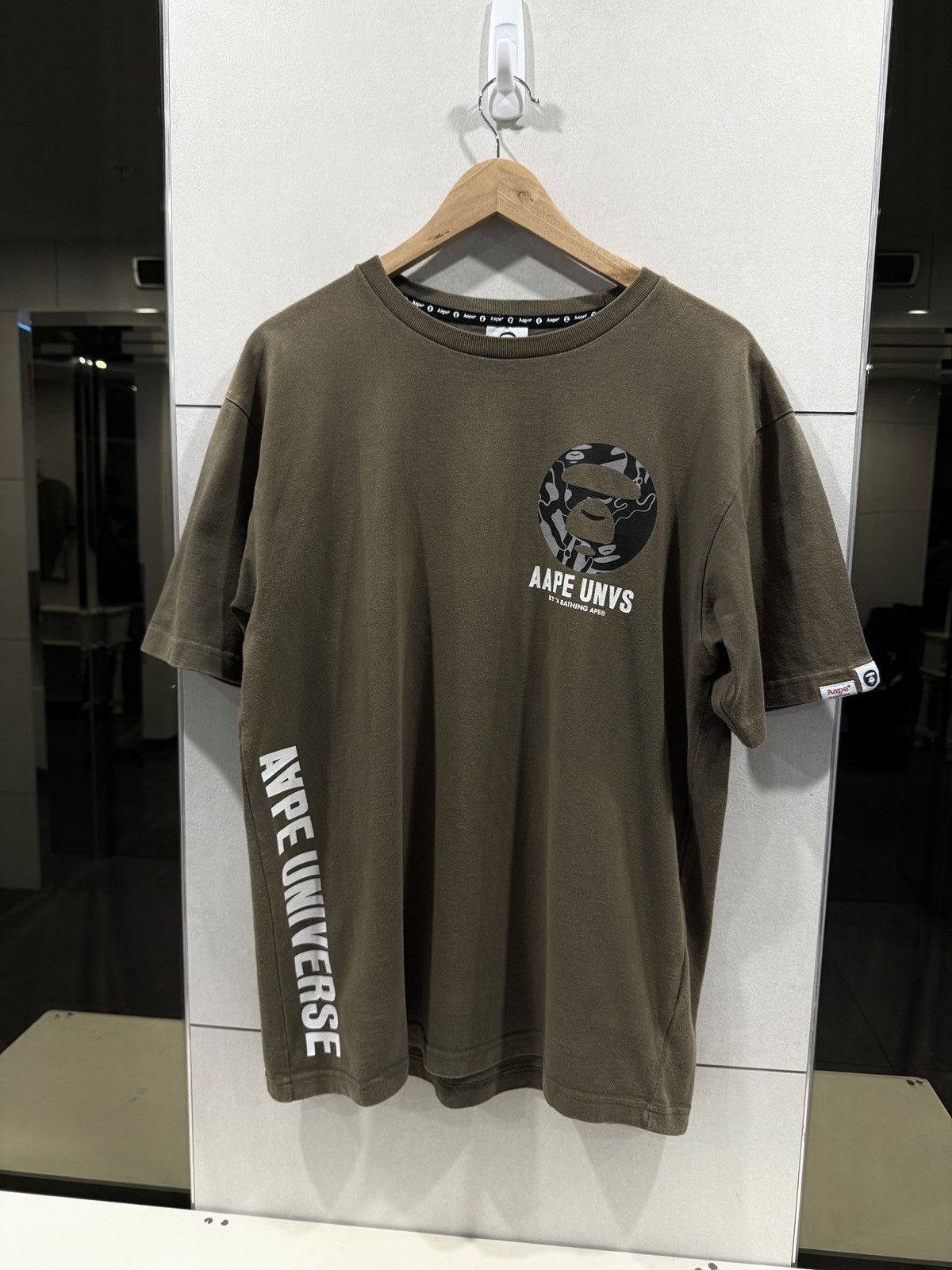 Aape AAPE UNIVERSE UNVS REFLECTIVE CAMO TEE OLIVE XL LOGO GRAPHIC Size US XL / EU 56 / 4 - 1 Thumbnail