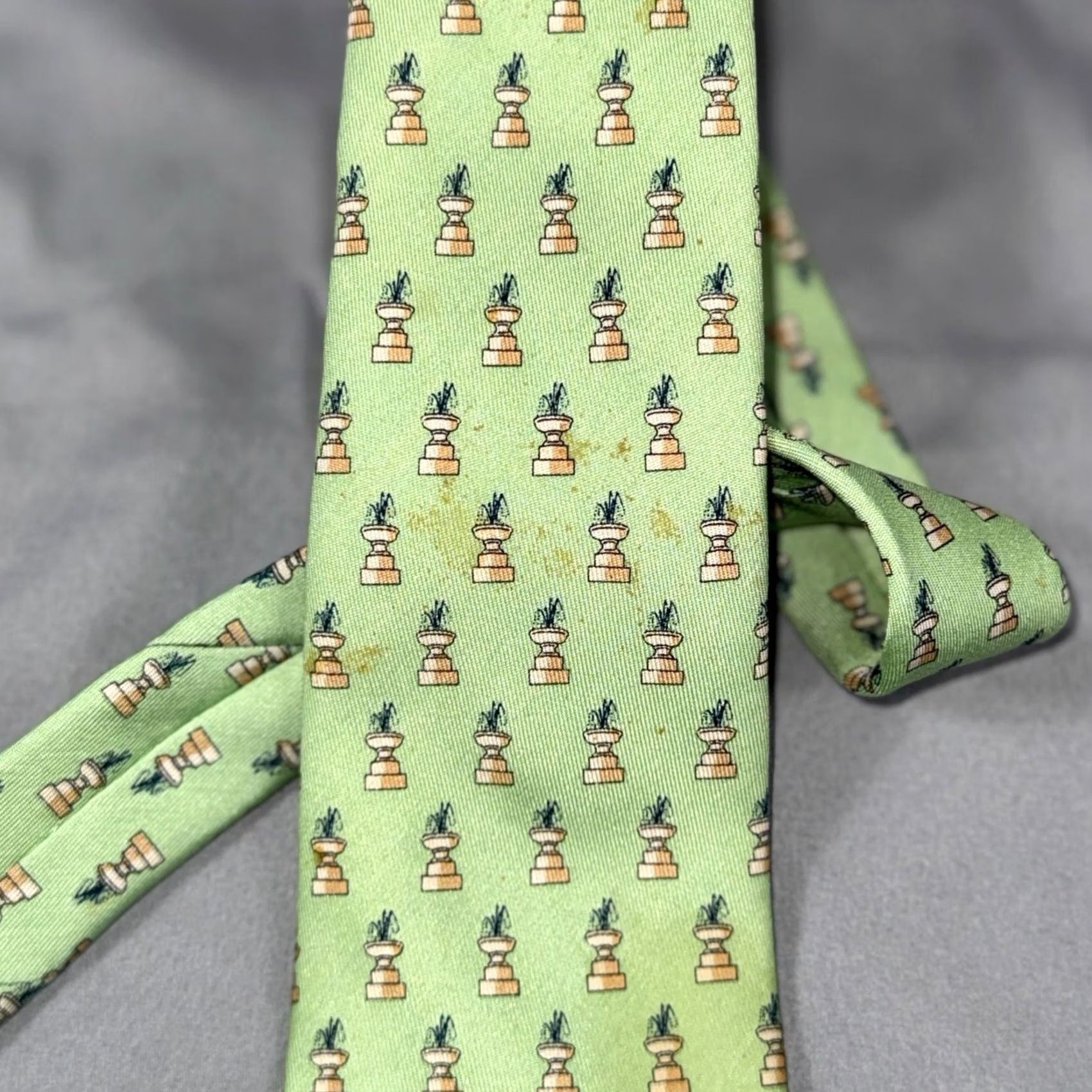 Vineyard Vines Vineyard Vines Custom Collection Silk Tie Green Fountain Pattern 3.75" Wide Men's Tie Silk 100% Handmade Green Fountain Vintage? No - remove? Size ONE SIZE - 2 Thumbnail