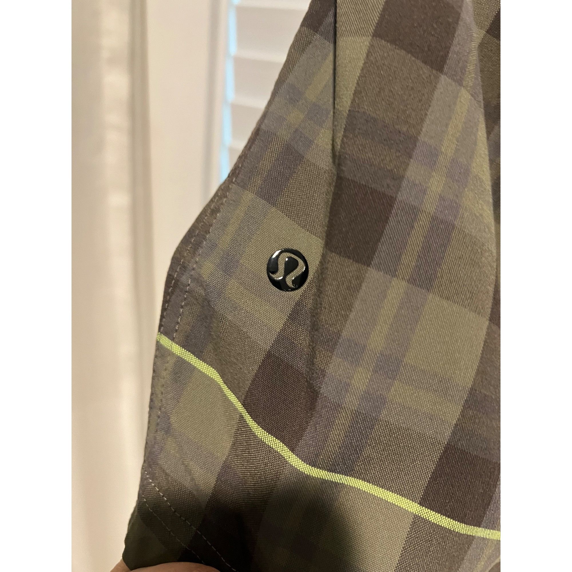 Lululemon Vintage Lululemon Mens Shorts - Size 38 Size US 38 / EU 54 - 5 Thumbnail