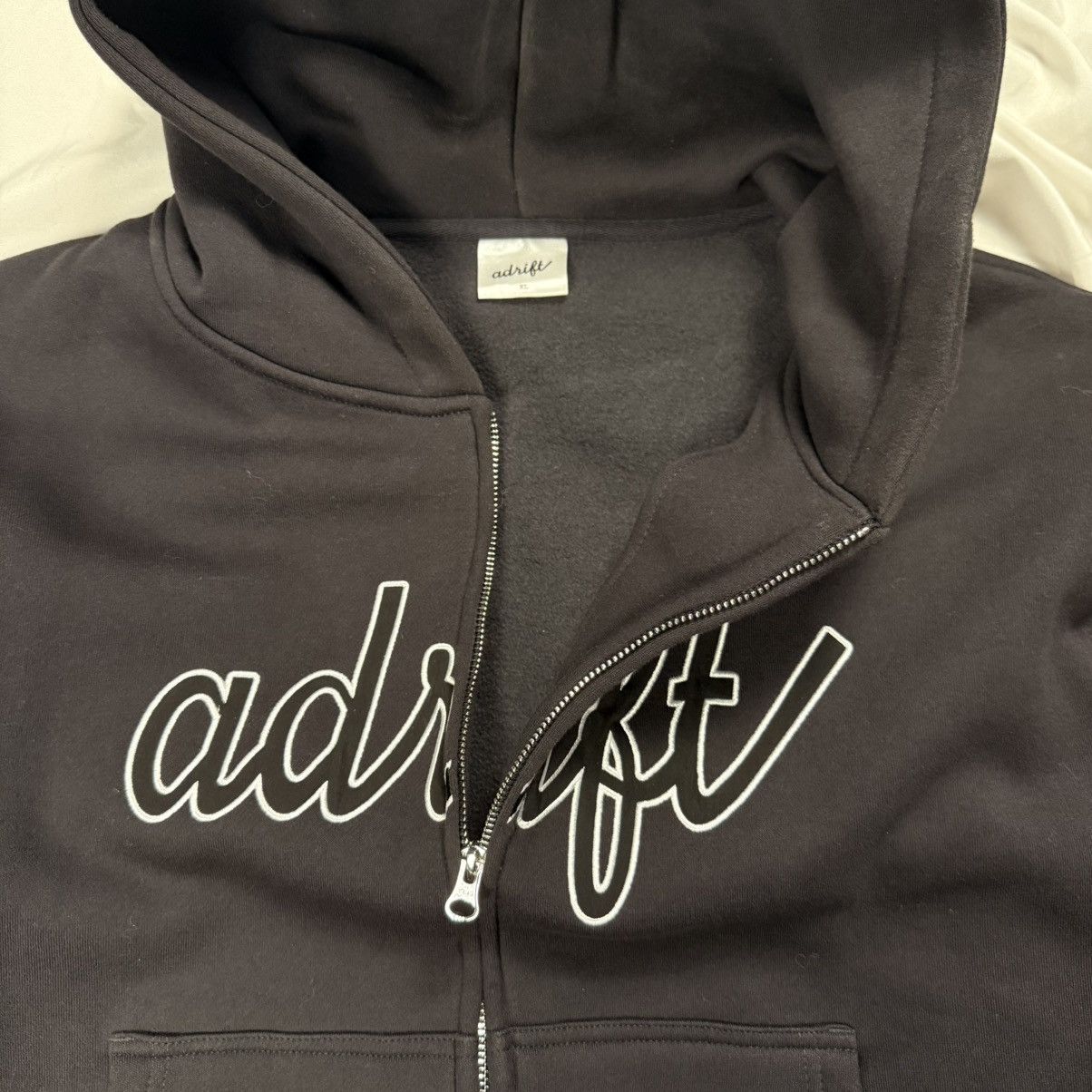 Other Adrift SkateShop Script Toronto Cropped Hoodie Size US XL / EU 56 / 4 - 5 Thumbnail