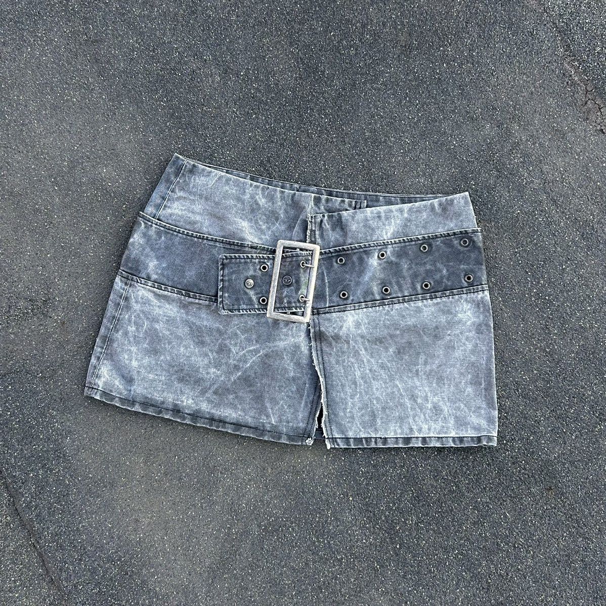 Diesel Vintage Diesel Belted Y2k Mini Skirt Size 30" / US 8 / IT 44 - 1 Thumbnail