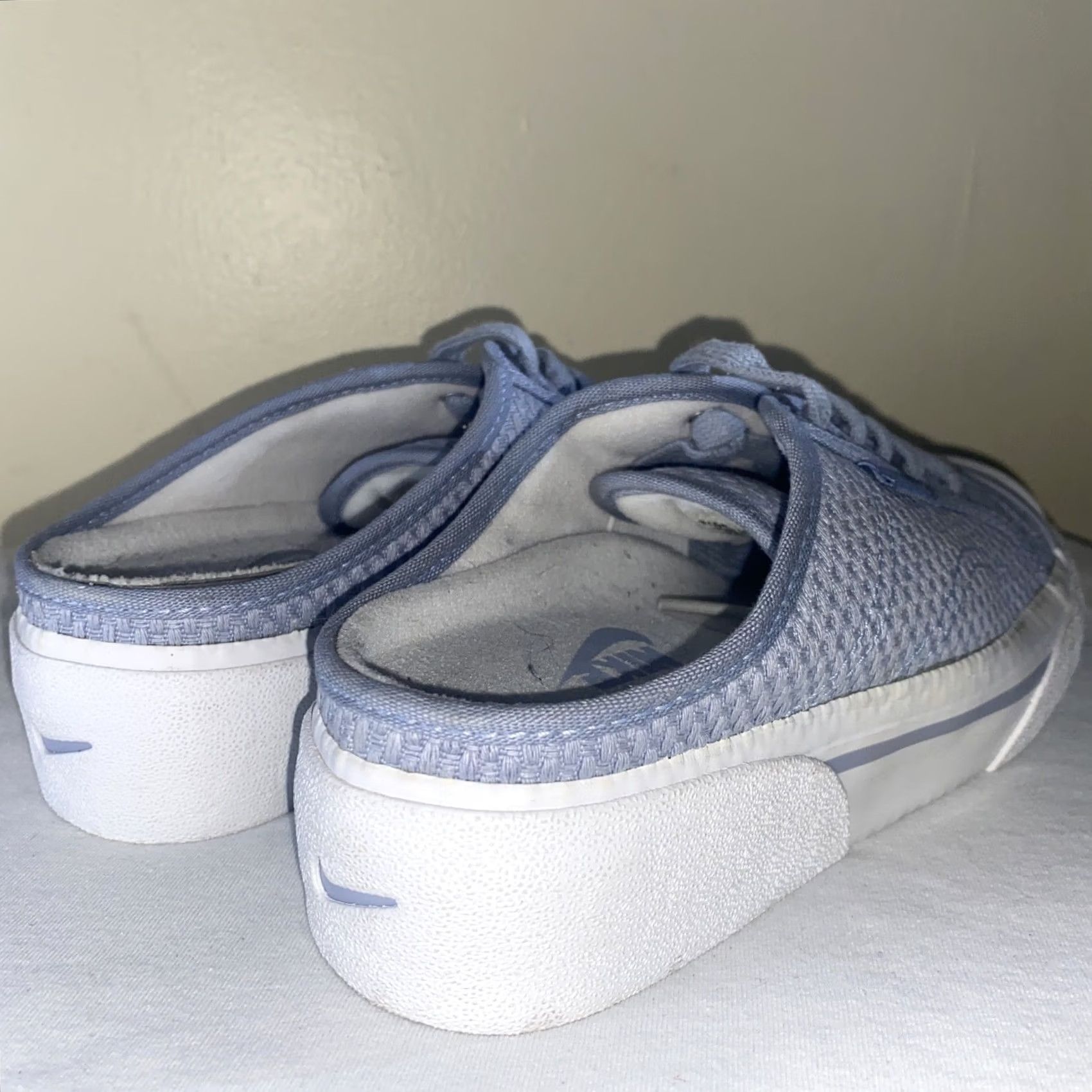 Nike Women Nike Slip-On Sneaker White Sky Blue 6.5 Womens Size 6.5 Nike Slip On Sneaker White Sky Blue 6.5 Size US 7 / IT 37 - 4 Thumbnail