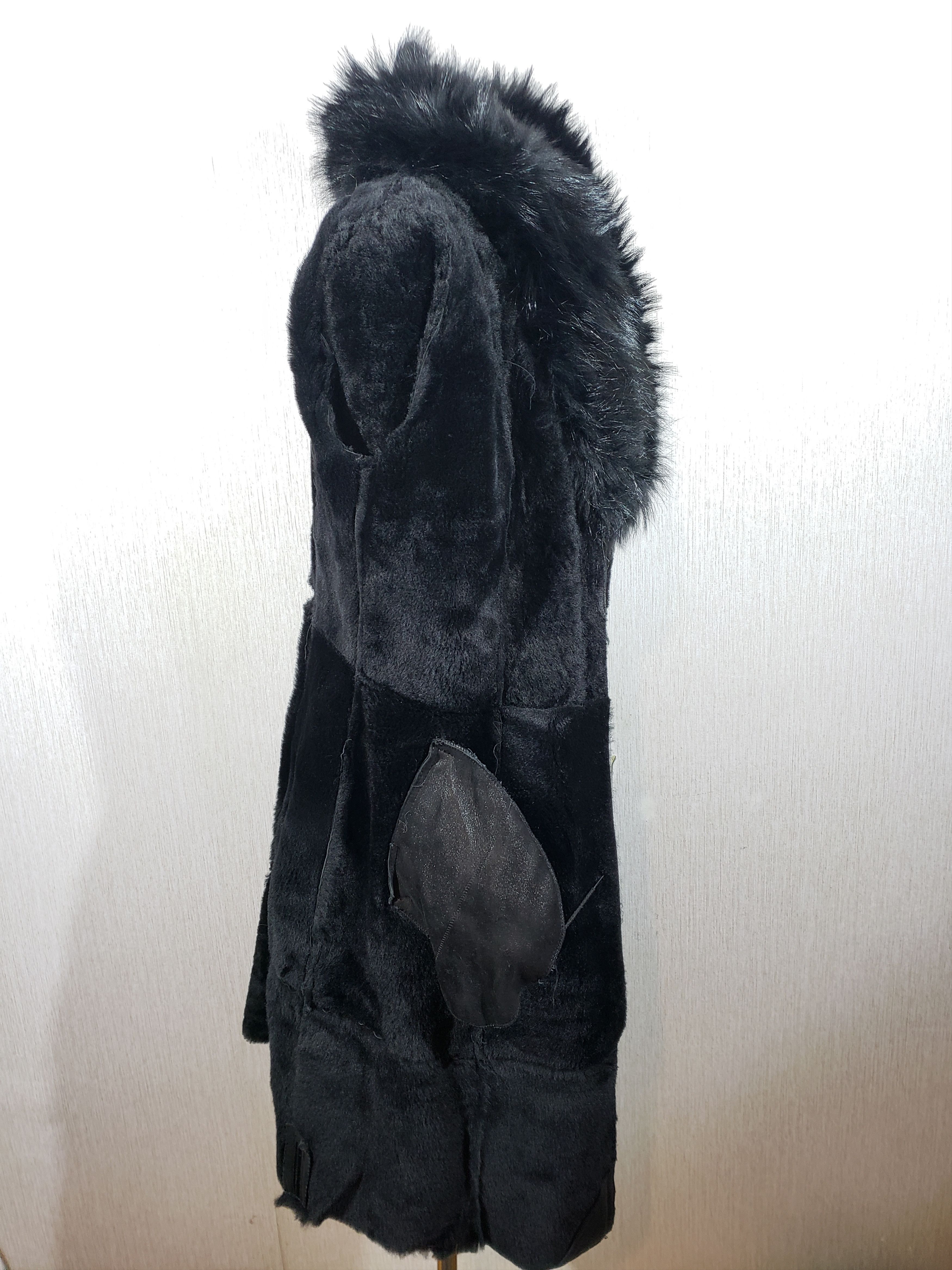 Other Stylish black sheepskin coat with a warm fluffy collar. Size L / US 10 / IT 46 - 8 Thumbnail