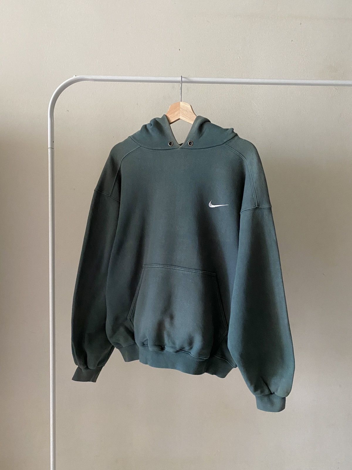 Nike × Vintage Vintage Thrashed 1990s Nike Pullover Hoodie Size US M / EU 48-50 / 2 - 3 Thumbnail