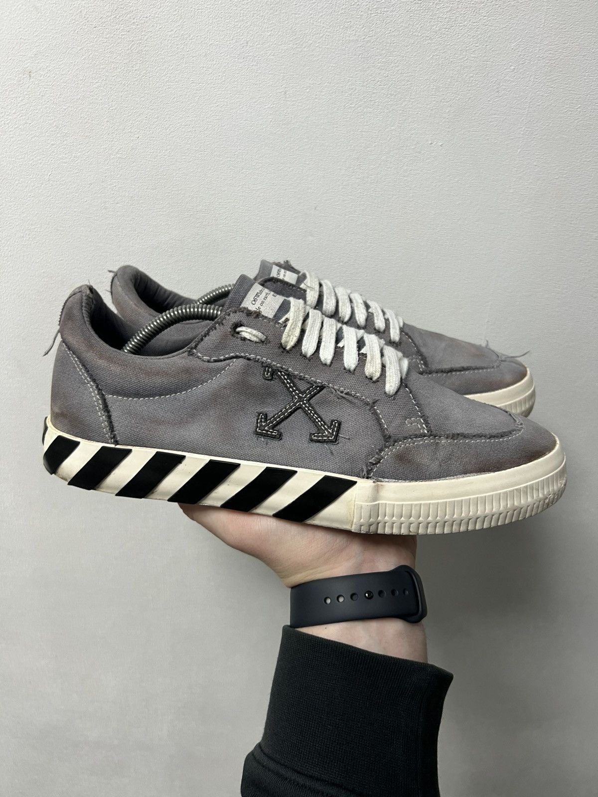 Off-White Off-White Vulcanized Suede Luxury Gray Sneakers EU43 Shoes Size US 10 / EU 43 - 2 Thumbnail