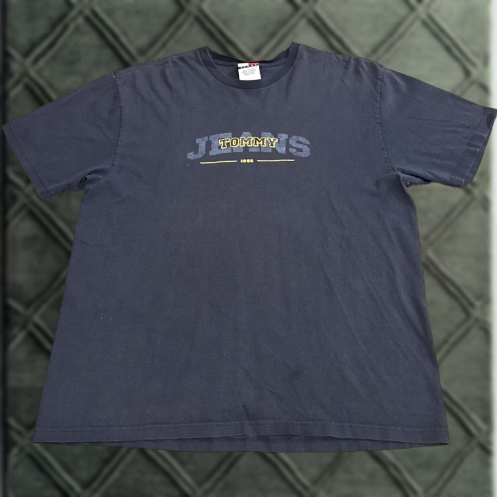 Tommy Hilfiger VINTAGE Tommy Hilfiger Tommy Jeans T-Shirt Men L Navy Blue Yellow Hip Hop 90s Y2K style Size US 33 - 1 Thumbnail