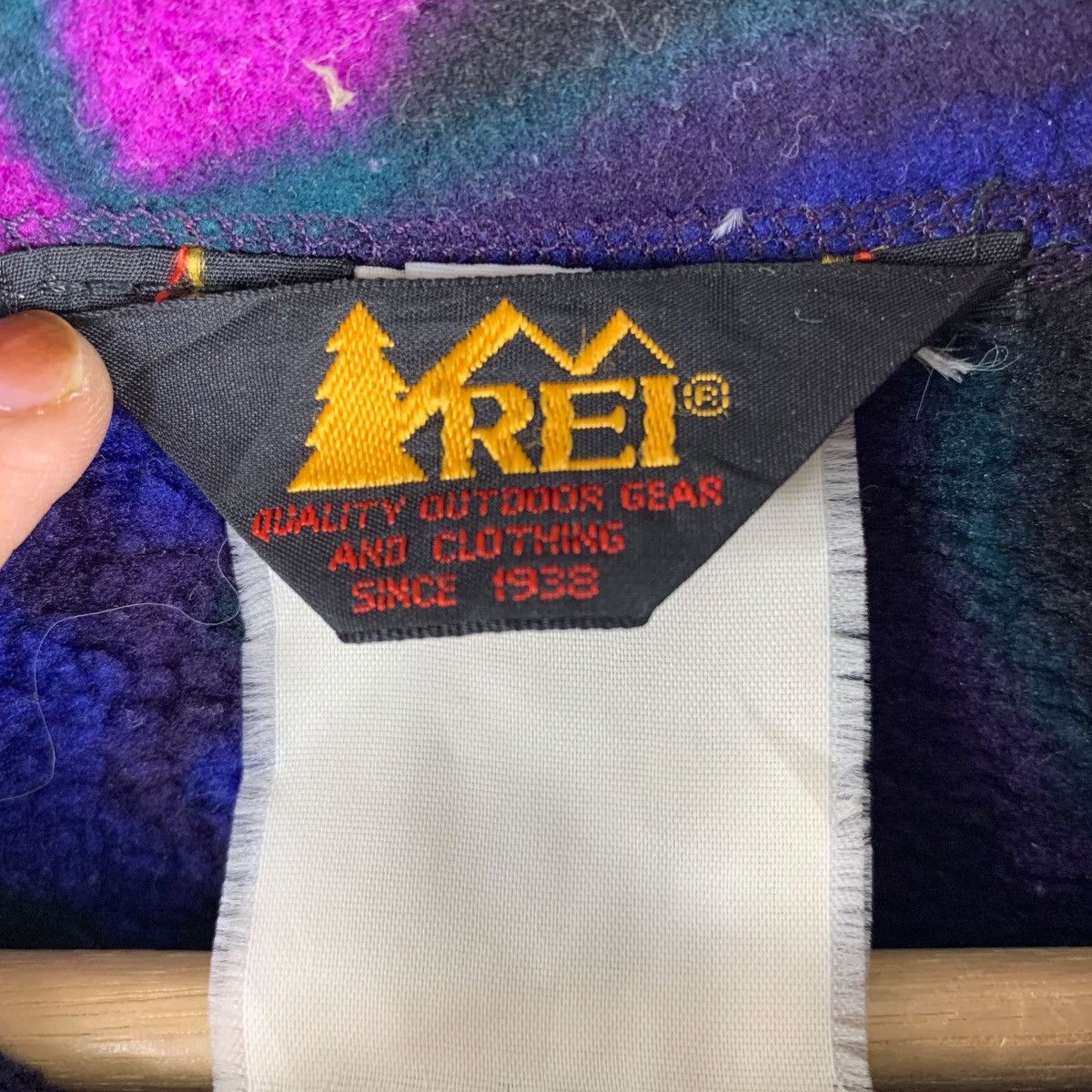 Vintage Vintage REI Outdoor Sportswear Flower Design Sweatshirt Size US L / EU 52-54 / 3 - 6 Thumbnail