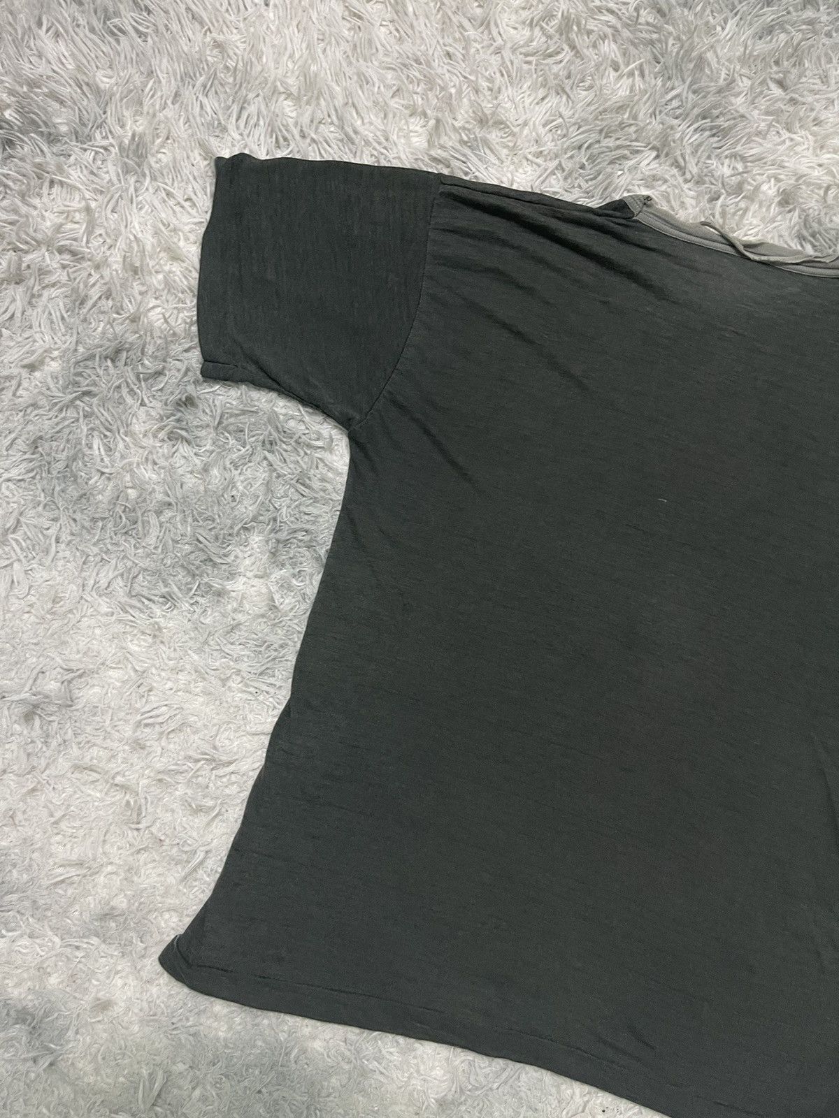 Band Tees VERY RARE 80s SANTANA ROCK TSHIRT DISTRESSED Size US M / EU 48-50 / 2 - 12 Thumbnail