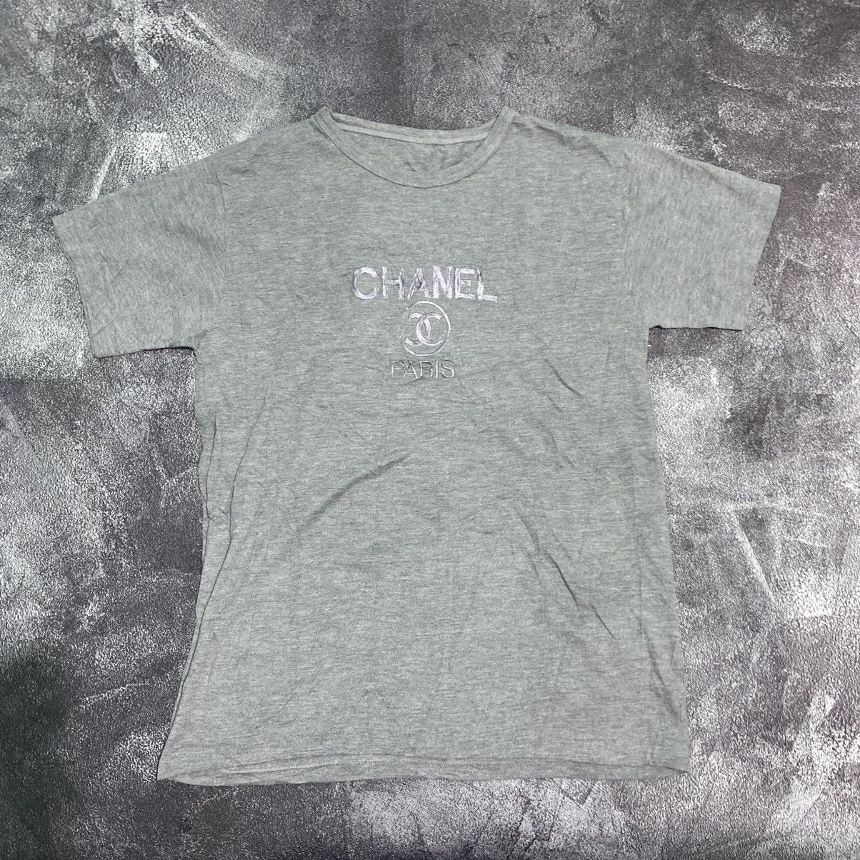 Vintage Vintage Chanel Classic Logo Tee Size US L / EU 52-54 / 3 - 1 Thumbnail