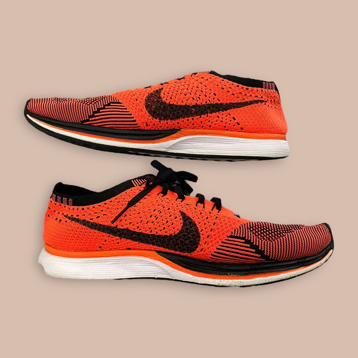 Nike Nike Flyknit Racer "Black Laser Crimson" Size US 10 / EU 43 - 9 Thumbnail