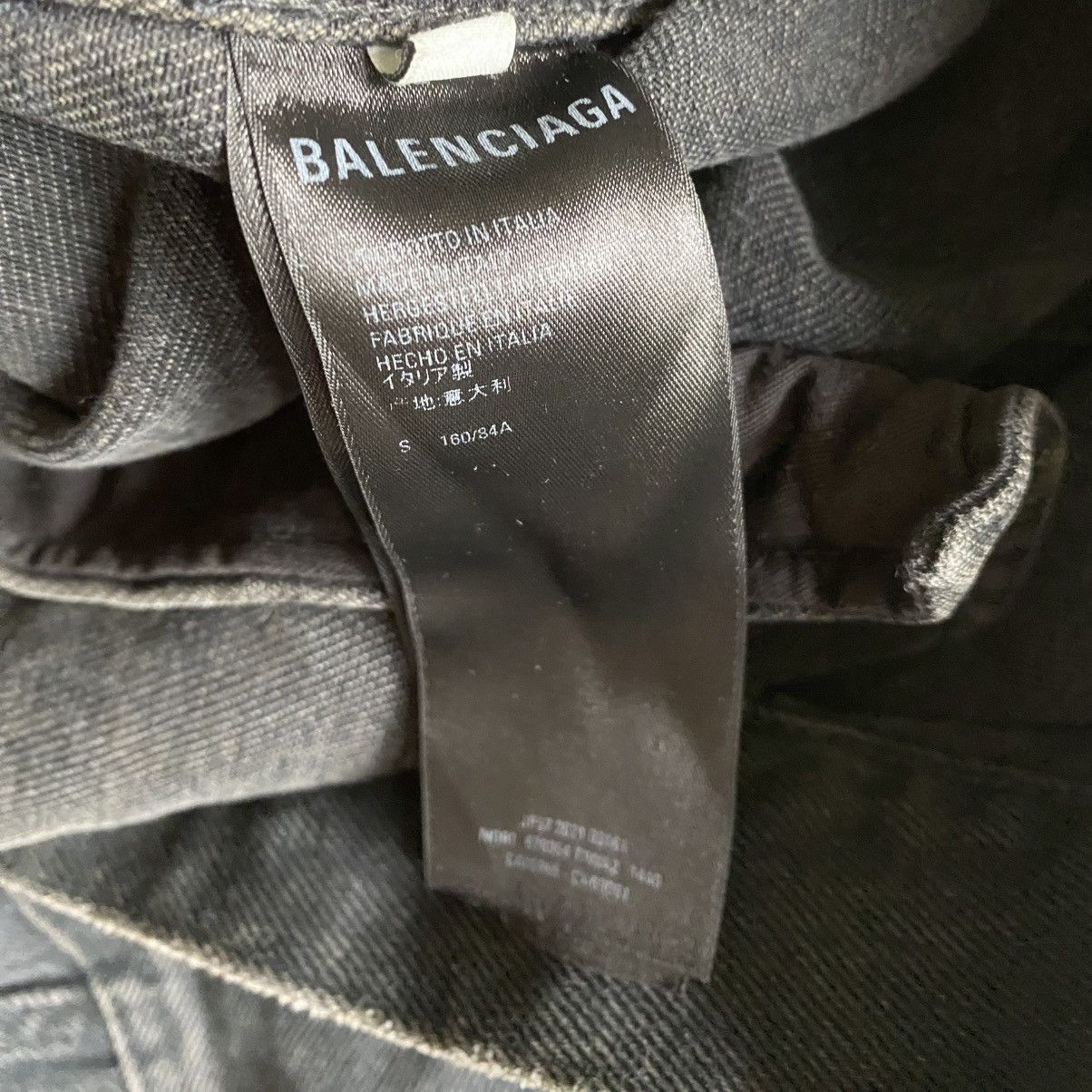 Balenciaga Balenciaga Logo Spray Oversize Trucker Denim Jacket Size US S / EU 44-46 / 1 - 9 Thumbnail