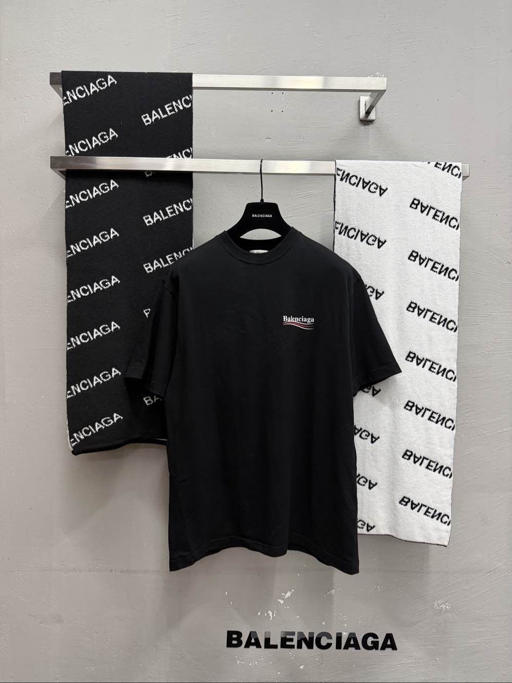 Balenciaga Balenciaga Logo T-Shirt Size S Size US S / EU 44-46 / 1 - 1 Thumbnail