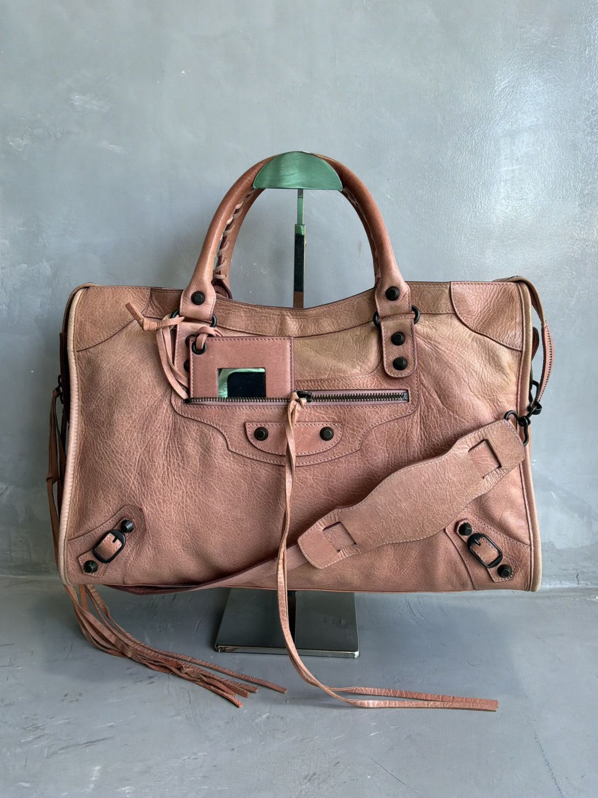 Balenciaga Balenciaga - Classic City - Salmon Pink Lambskin Leather Bag Size ONE SIZE - 1 Thumbnail