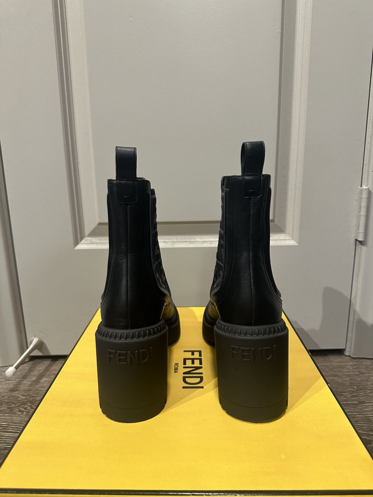 Fendi Fendi Filo Chelsea Boot Size US 5 / IT 35 - 4 Thumbnail