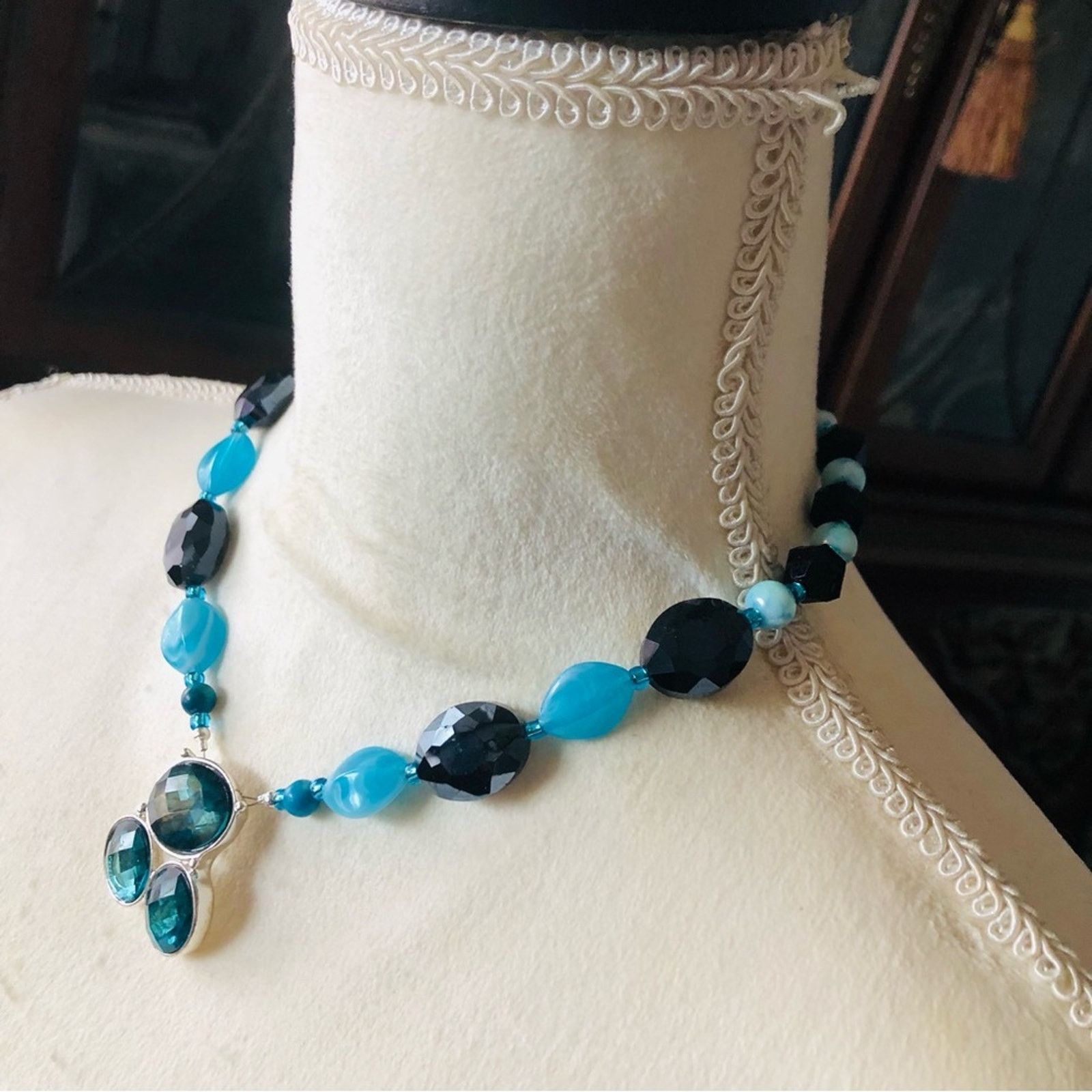 Handmade Handcrafted chunky jet crystal agate howlite stone necklac Size ONE SIZE - 4 Thumbnail