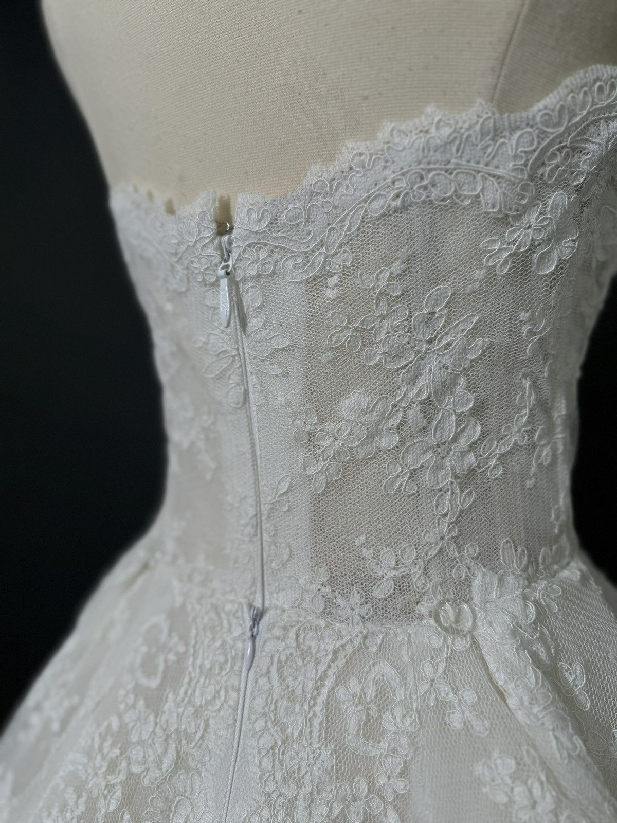 Other Preloved US 4 Anna Augusta French corded lace Bridal Gown Size S / US 4 / IT 40 - 6 Thumbnail