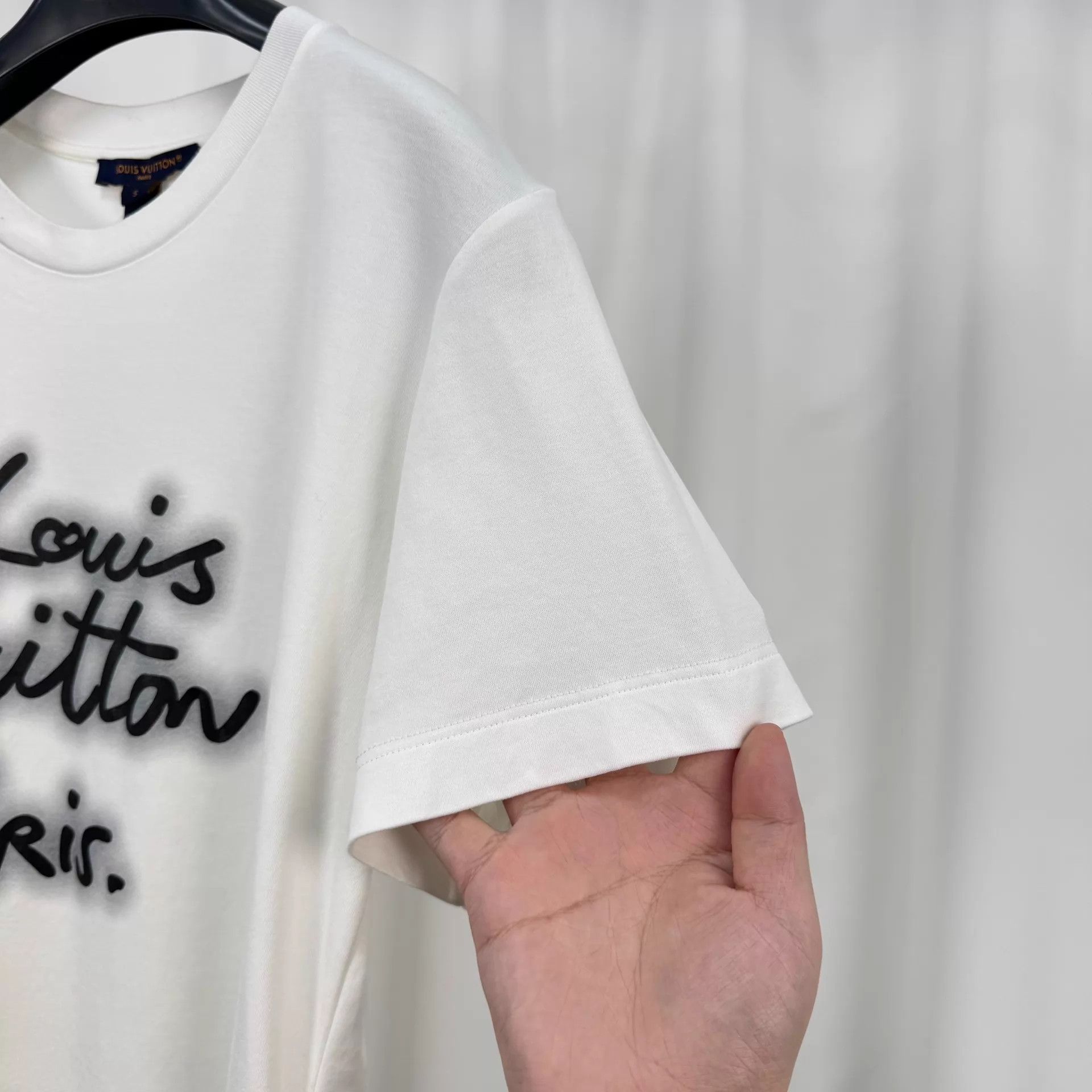 Louis Vuitton Louis Vuitton 25ss Neon Logo Short Tee S 98 New Size S / US 4 / IT 40 - 4 Thumbnail
