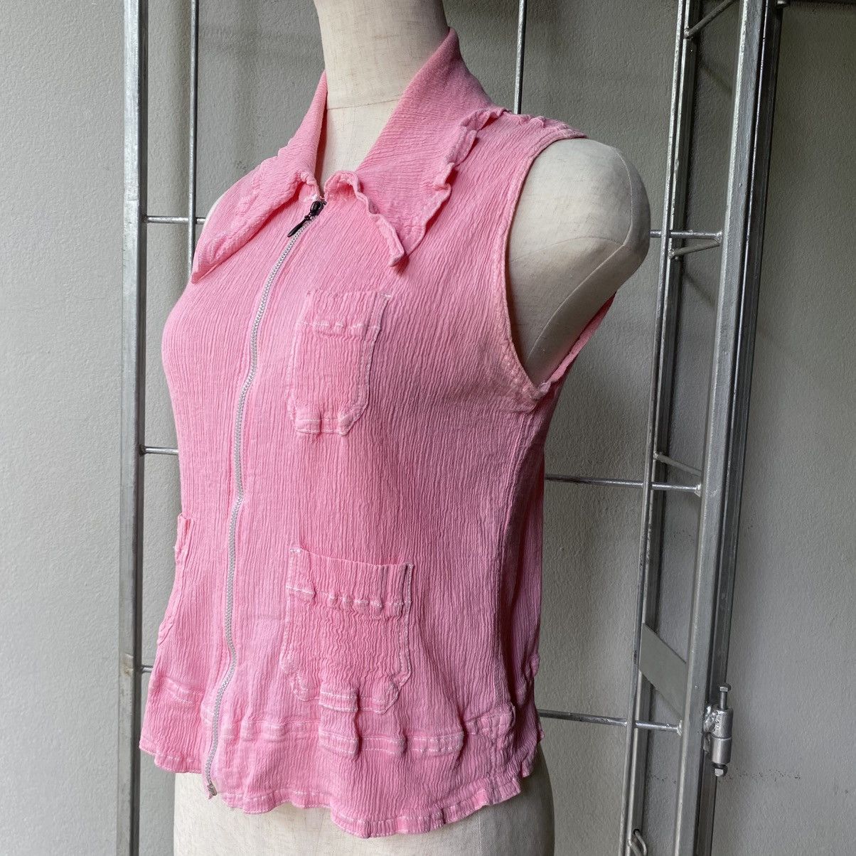 Tsumori Chisato Tsumori Chisato Pink Pleated Zip Sleeveless Shirt Size S / US 4 / IT 40 - 16 Thumbnail