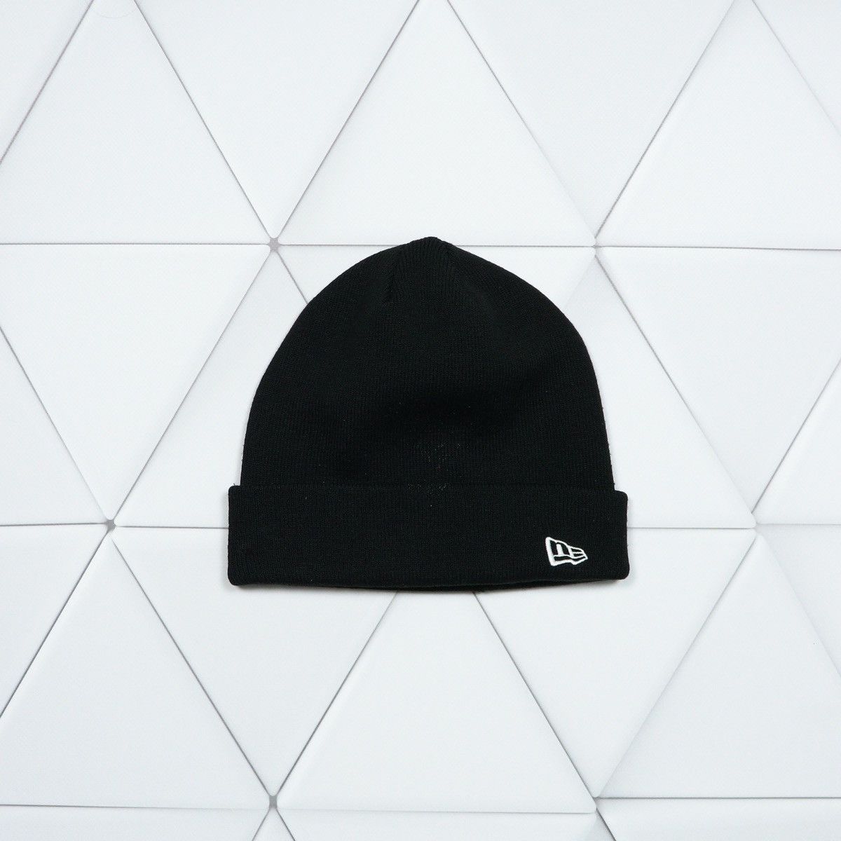 Y2K Vintage New Era Beanie Hat Embroidered Logo Streetwear in Black, Men’s