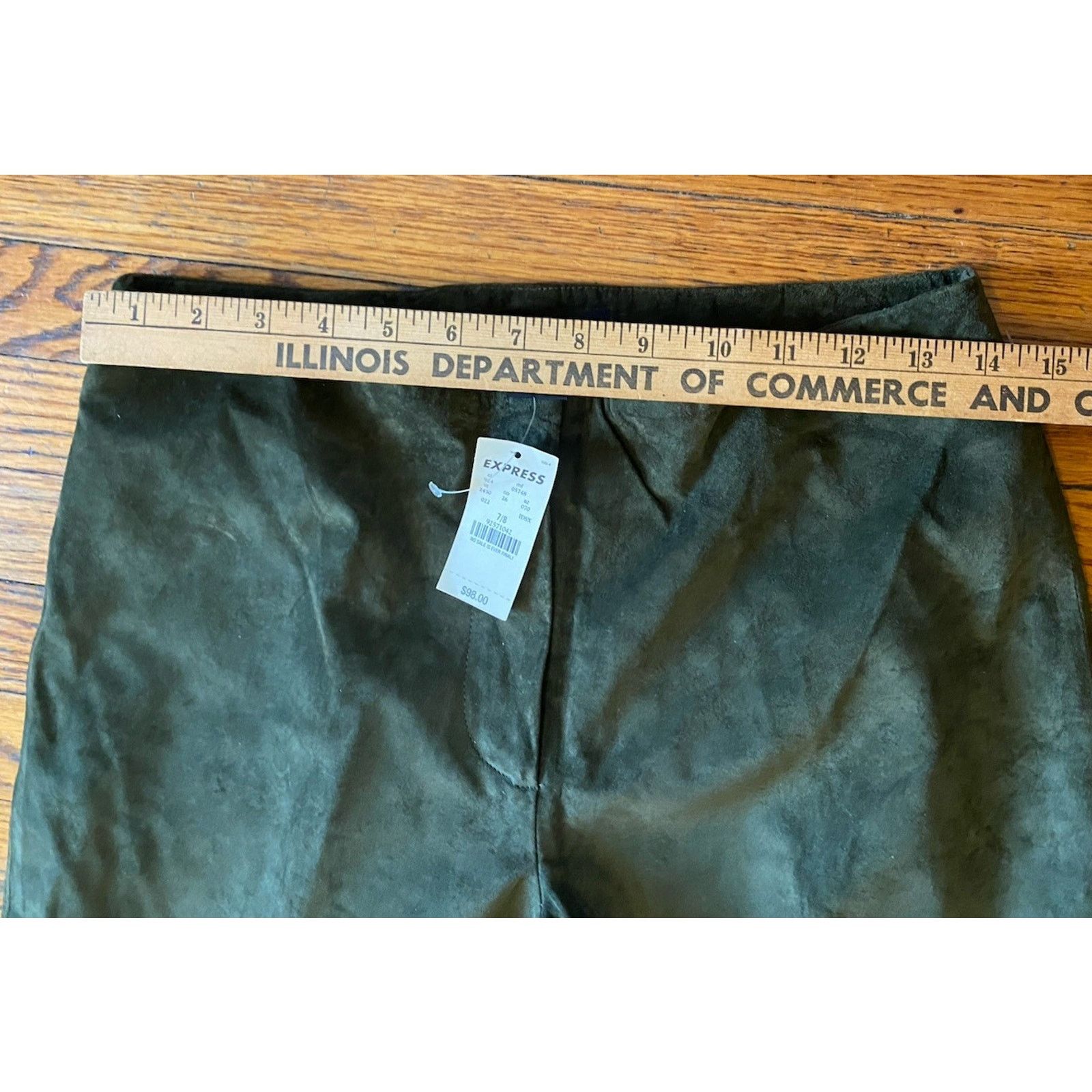 Express NWT Express World Brand Womens Suede Capri pants 8 $98 Size 30" / US 8 / IT 44 - 5 Thumbnail