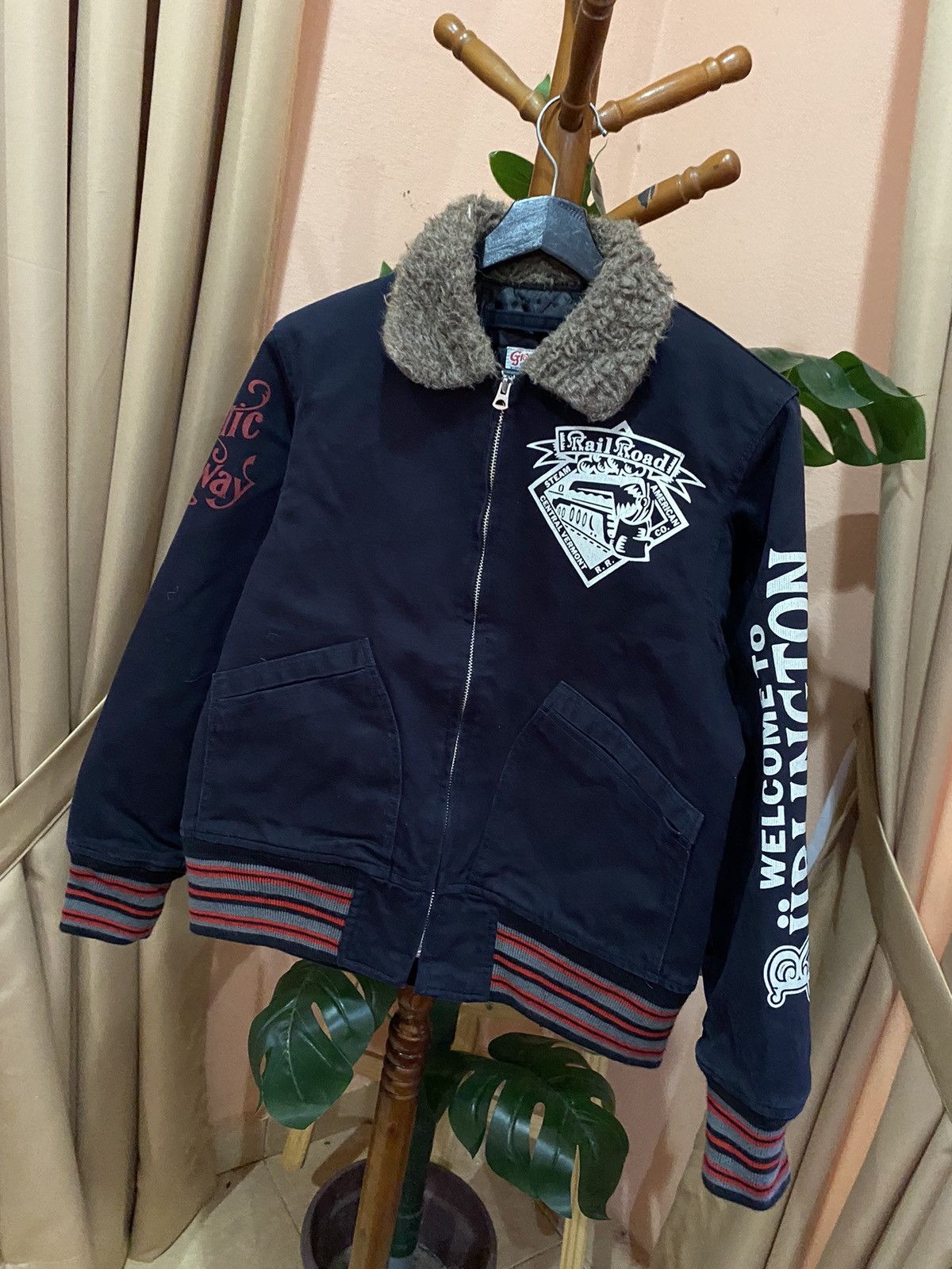 Other GROOVERS CENTRAL VERMONT RAILROAD FAUX FUR COLLAR BOMBER Size US M / EU 48-50 / 2 - 3 Thumbnail