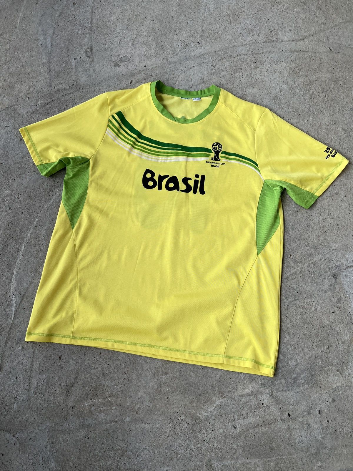 Other Brasil FIFA World Cup 2014 Football Jersey Size US XL / EU 56 / 4 - 1 Thumbnail