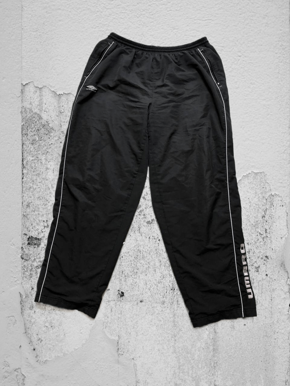 Umbro Umbro Vintage black big logo Casual Pants Y2K Size US 38 / EU 54 - 1 Thumbnail